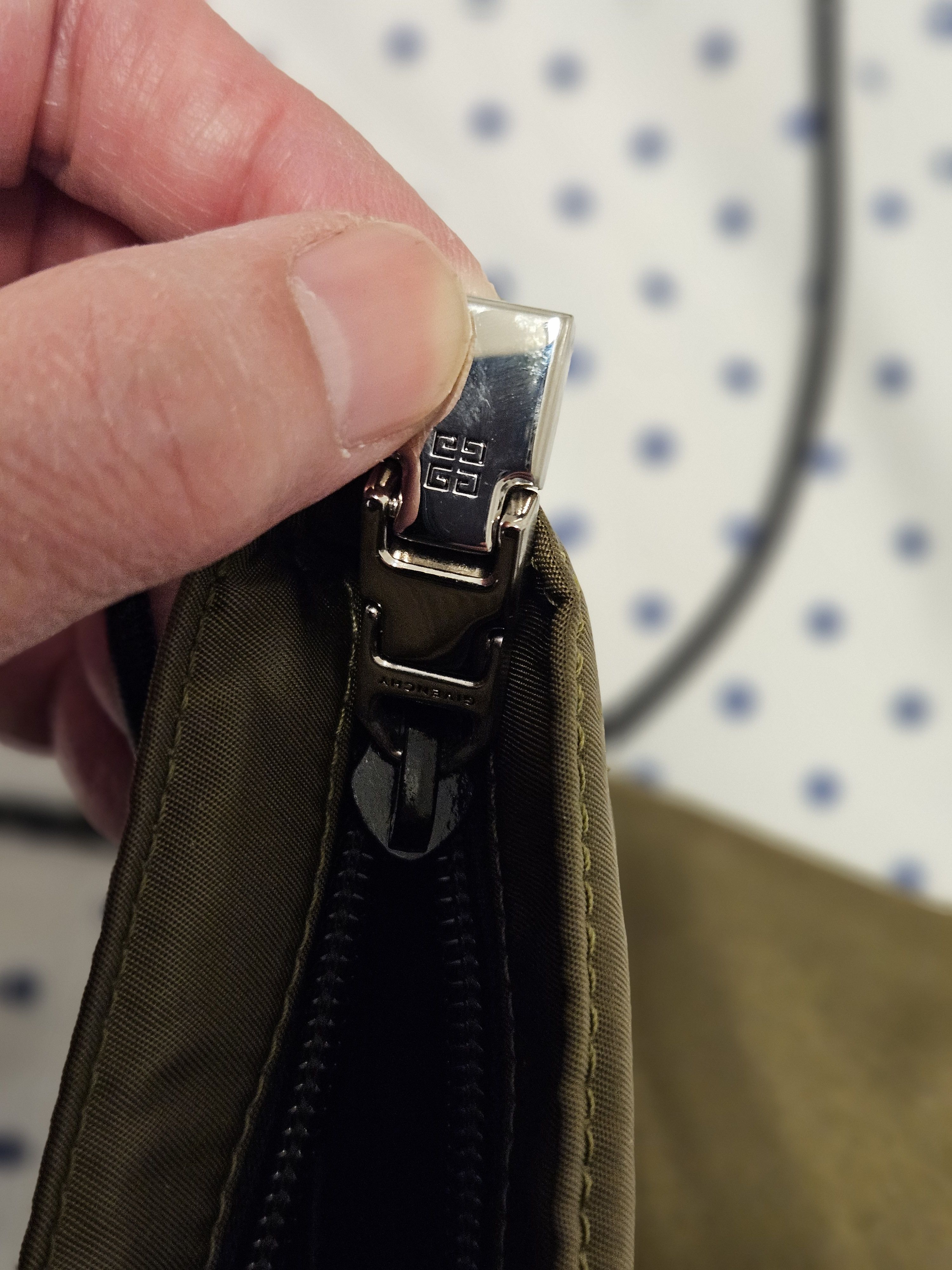 Givenchy 4G Light Nylon Pouch - UNISEX Size ONE SIZE - 9 Thumbnail