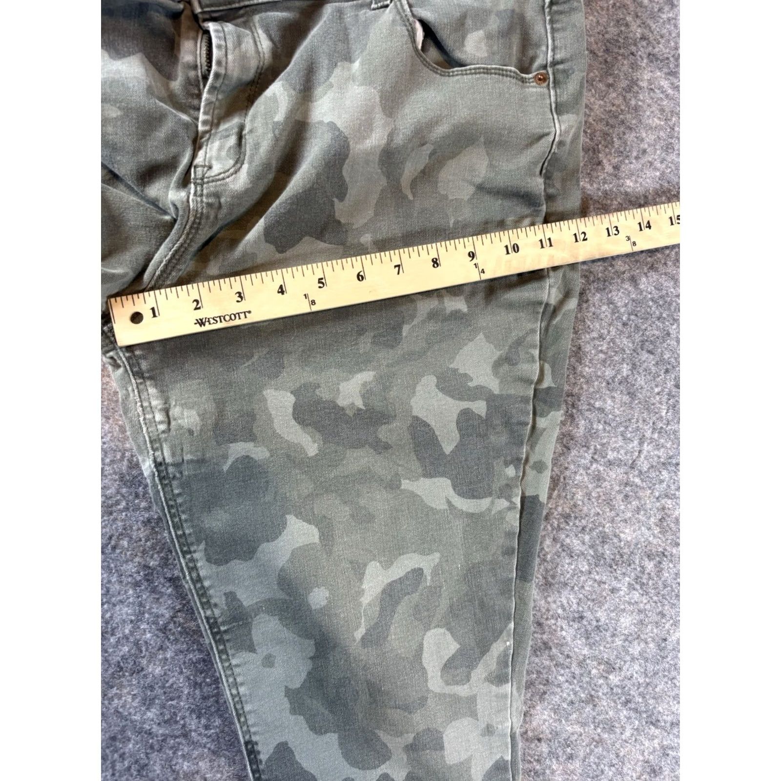 Old Navy Old Navy Women's Pixie High Rise Ankle Chino Camo Pants 18 Size 40" / US 18 - 4 Thumbnail