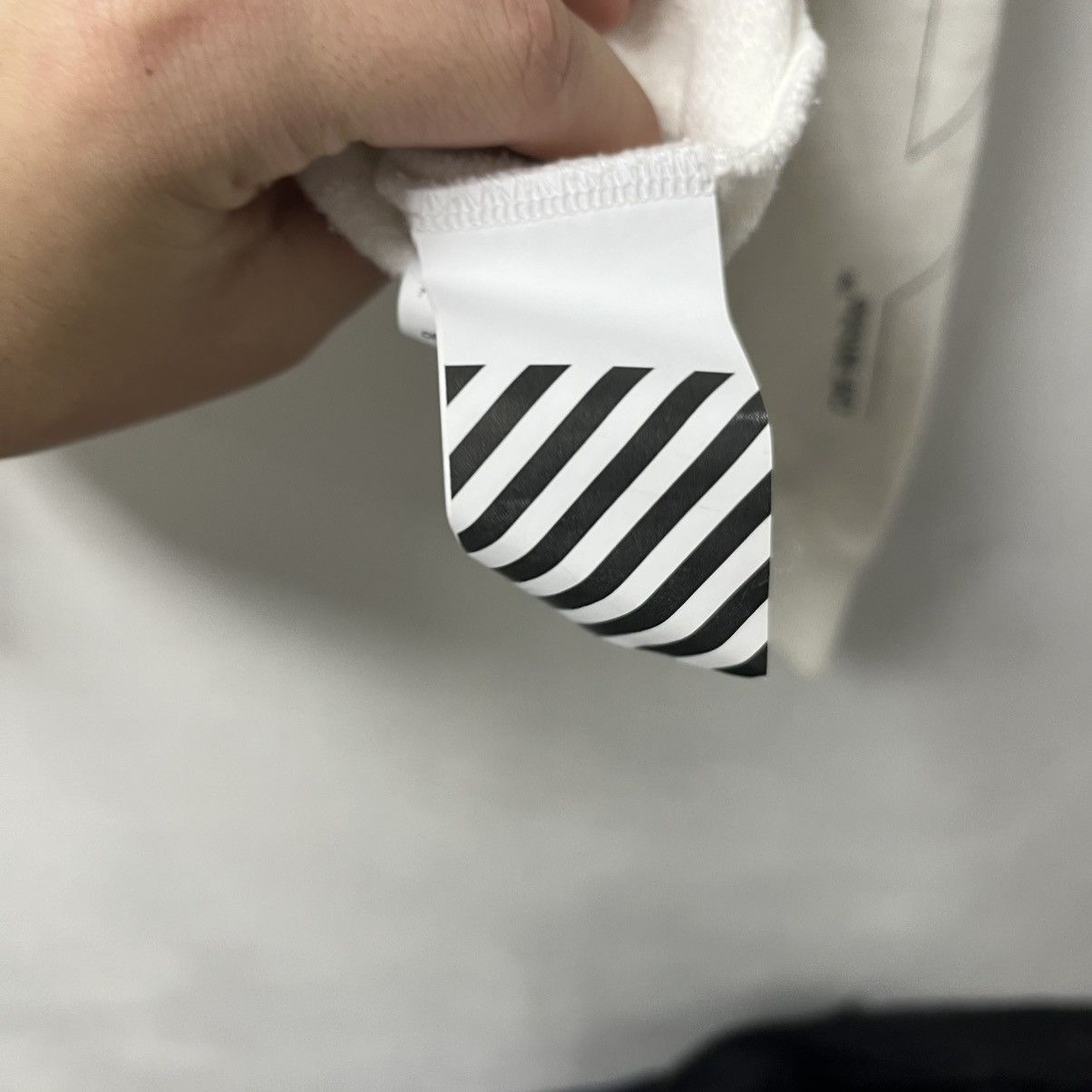 Off-White Off-White Luxury Hoodie Big Logo Rare White Size US L / EU 52-54 / 3 - 14 Thumbnail