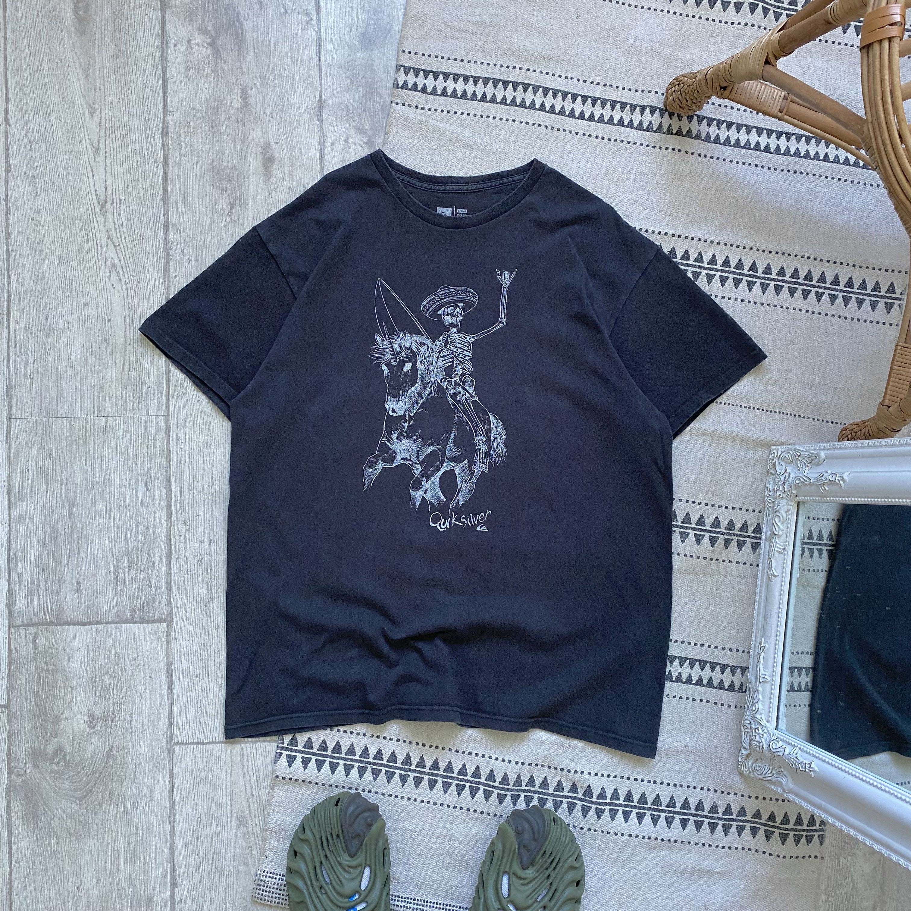 Quiksilver ☠️ Vintage Faded QUIKSILVER Skeleton Tee surfing Size US M / EU 48-50 / 2 - 1 Thumbnail