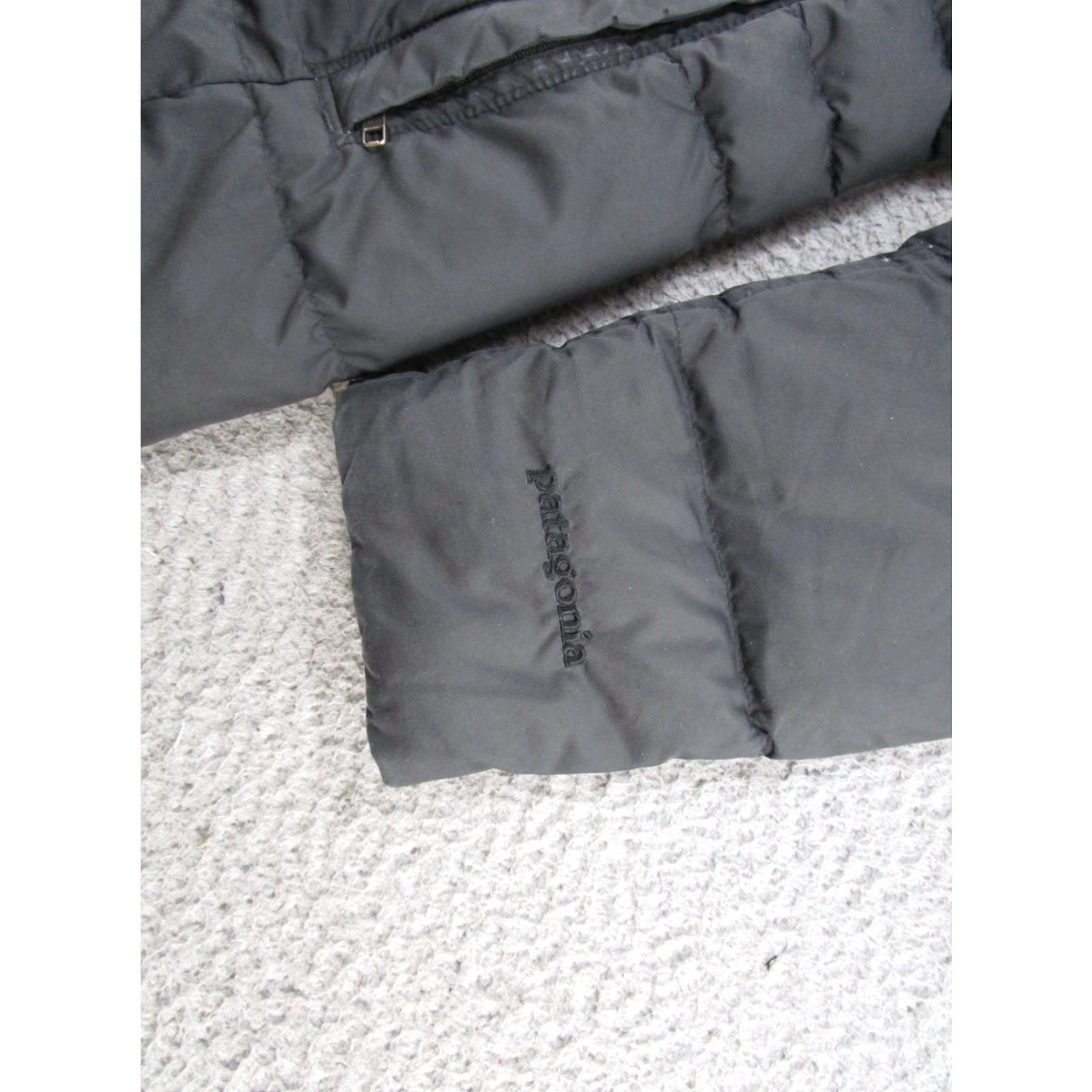Patagonia Patagonia Jacket Women’s M Black Down Parka Puffer Long Knit Quilted Zip Full Zip Insulated Winter Fall Outdoor Classic Size M / US 6-8 / IT 42-44 - 2 Thumbnail
