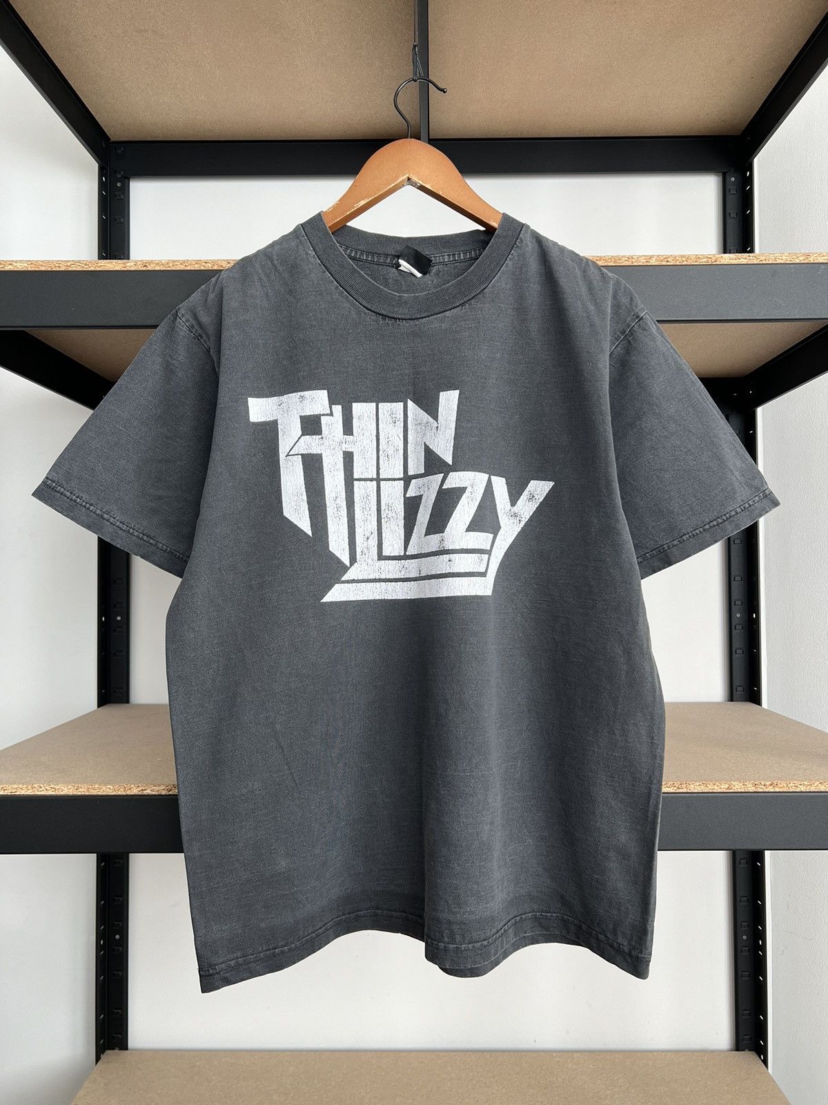Band Tees Vintage 90s Thin Lizzy Jailbreak Faded Black T-shirt Size US M / EU 48-50 / 2 - 1 Thumbnail