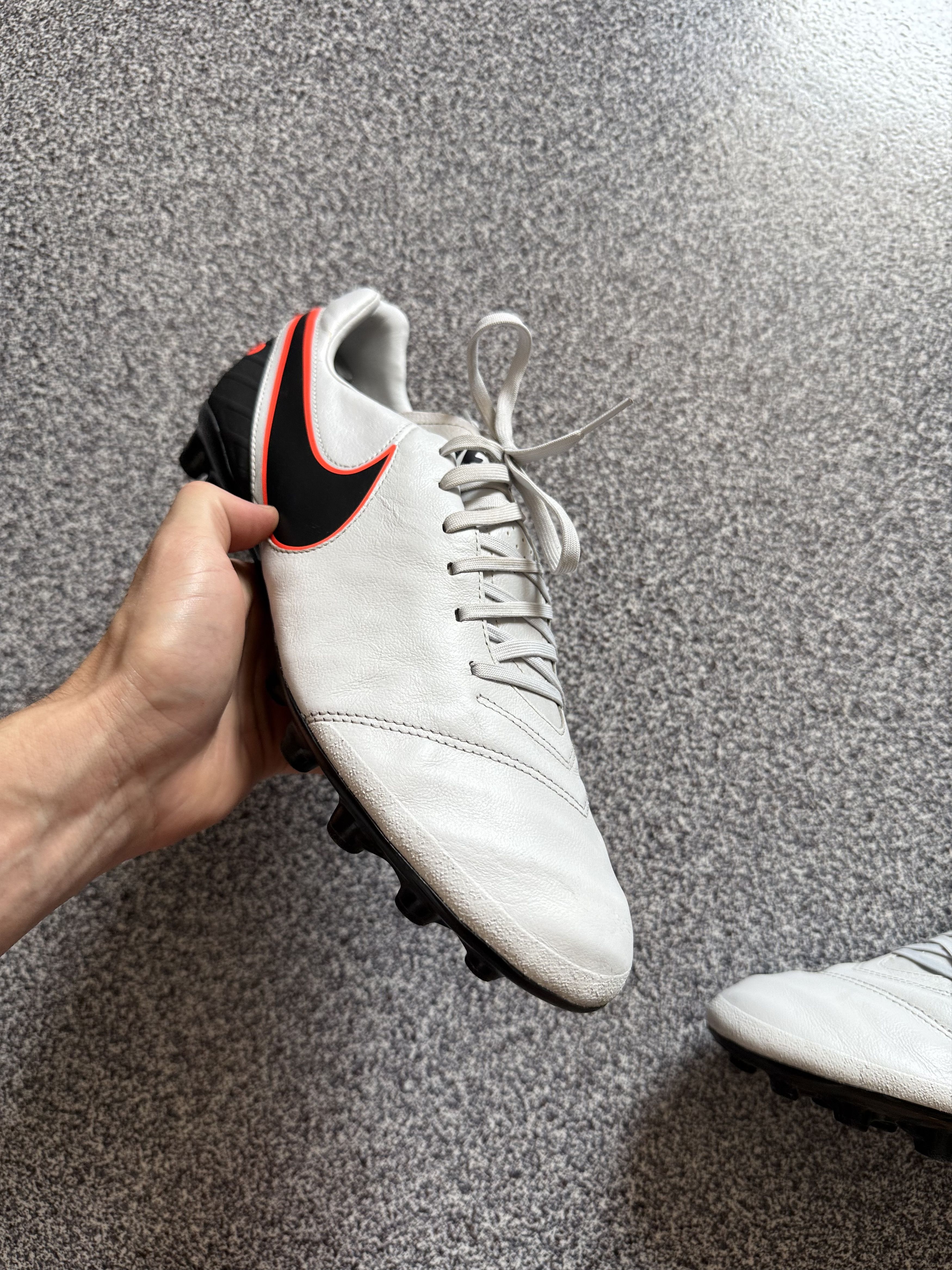 NIKE TIEMPO MYSTIC V AG PURE PLATINUM/BLACK/HYPER ORANGE