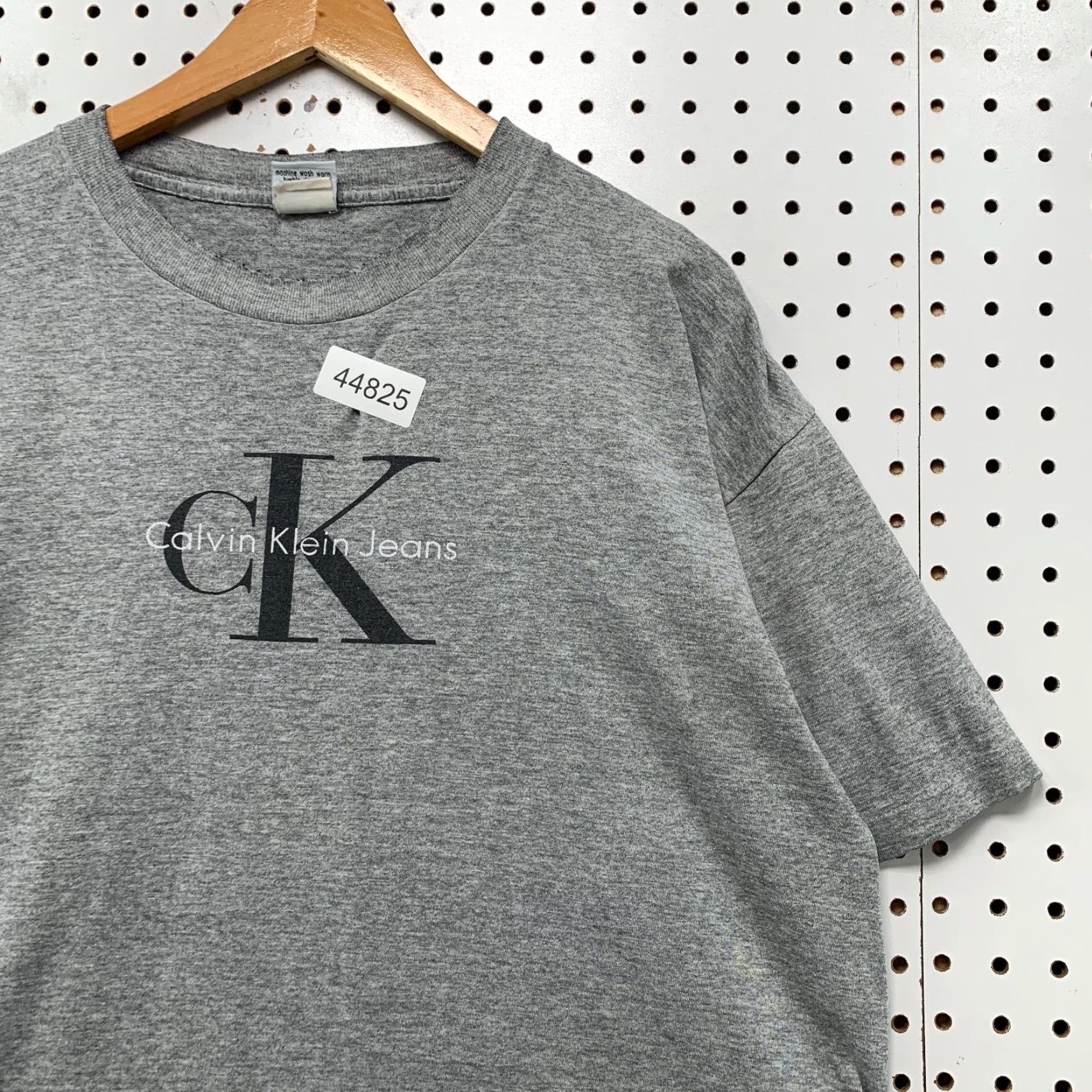 Calvin Klein VINTAGE Calvin Klein Shirt Mens L Gray 90s Distressed Single Stitch USA Logo Cotton T-Shirt Short Sleeve Crew Neck Adult Mens Size US L / EU 52-54 / 3 - 7 Thumbnail