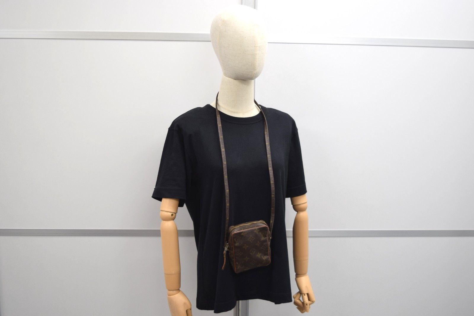 Louis Vuitton Louis Vuitton Mini Danube Crossbody Bag M45268 Size ONE SIZE - 15 Thumbnail