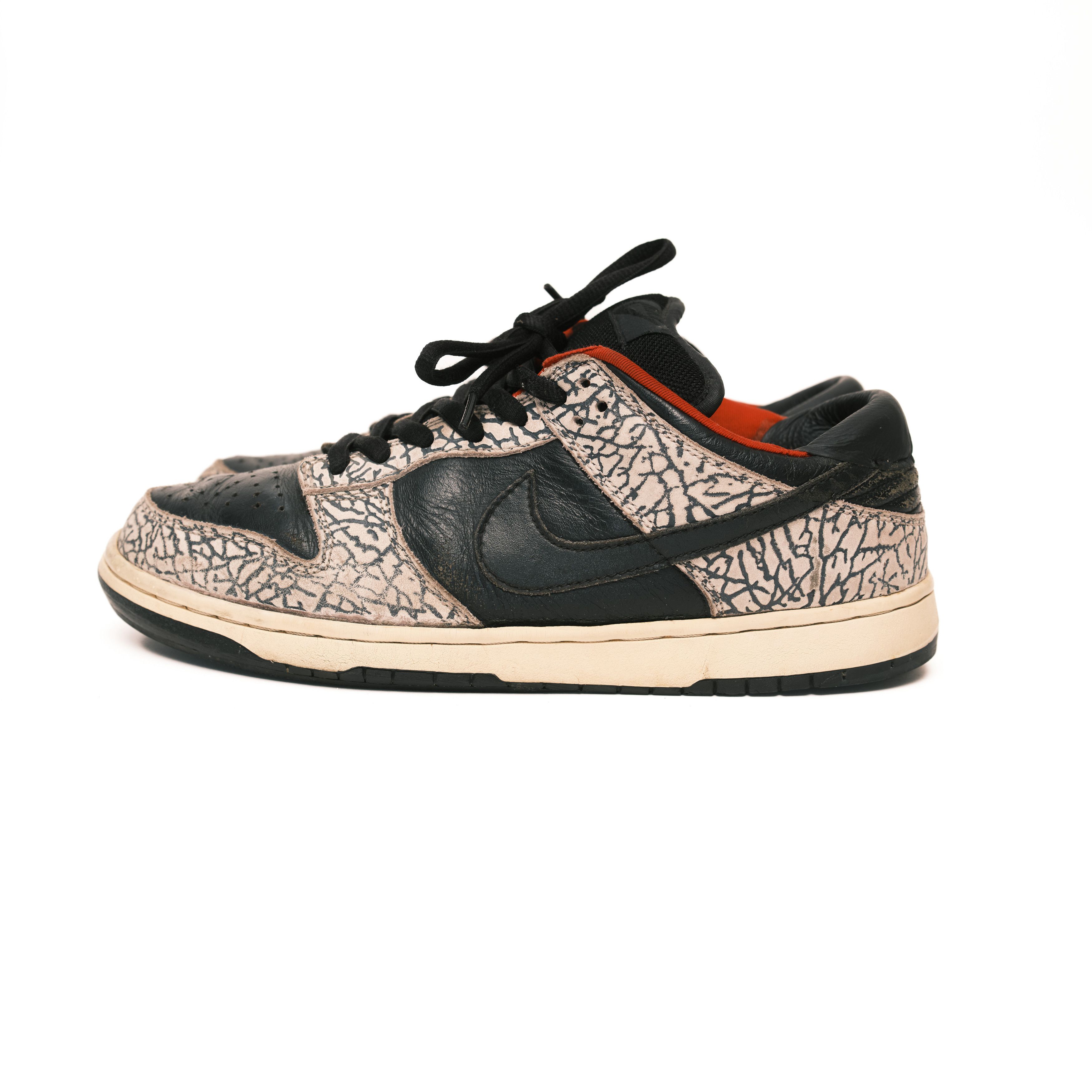 Nike × Supreme Nike SB Dunk Low Supreme Black Cement 2002 Size 10.5 Size US 10.5 / EU 43-44 - 5 Thumbnail