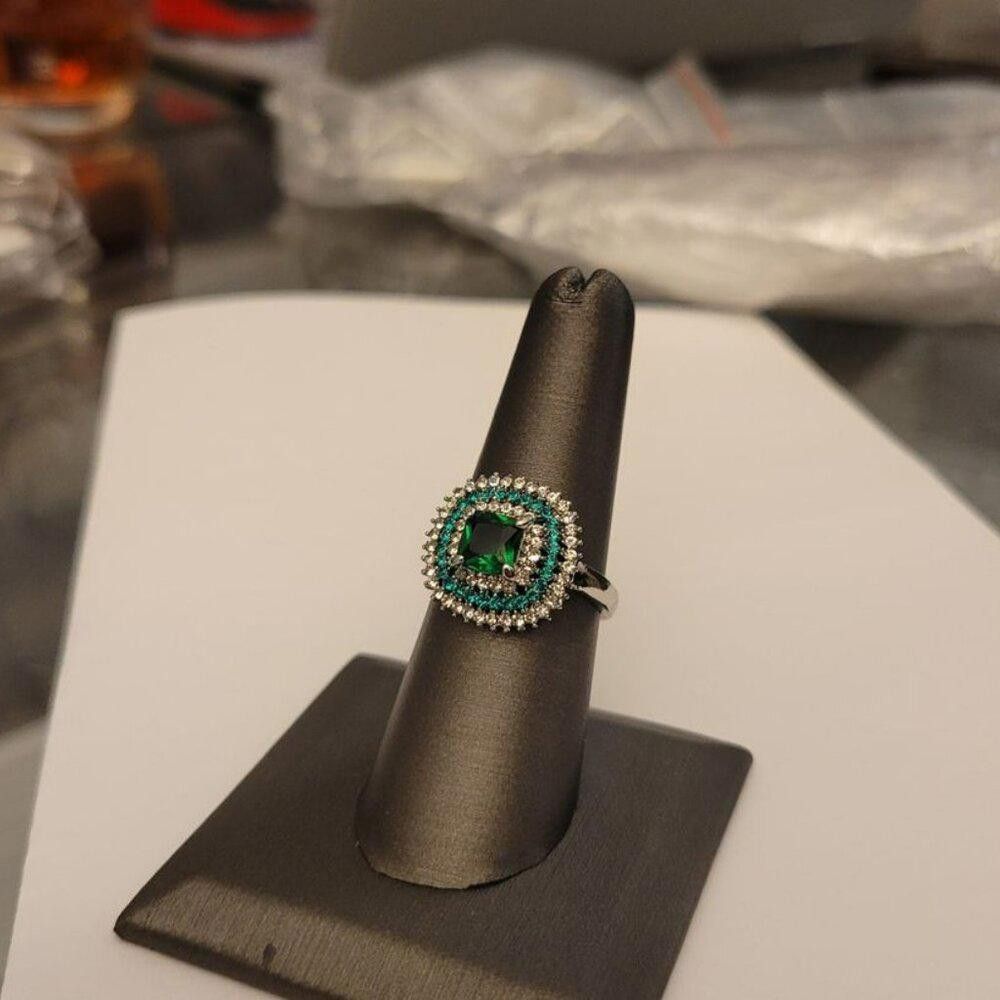 Designer Vintage Emerald & White Sapphire Silver Art Deco Ring Size ONE SIZE - 7 Thumbnail