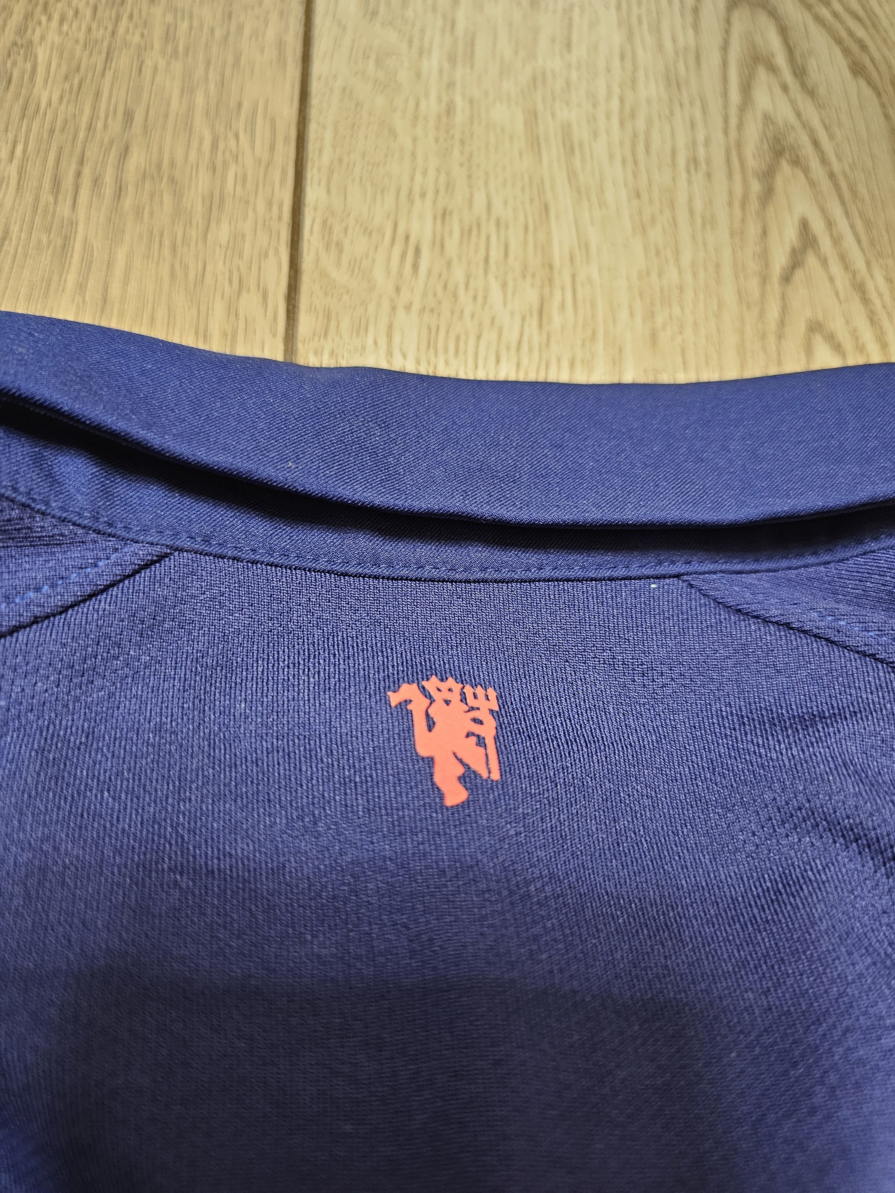 Nike MANCHESTER UNITED 2014 2015 THIRD FOOTBALL SOCCER JERSEY Size US L / EU 52-54 / 3 - 5 Thumbnail