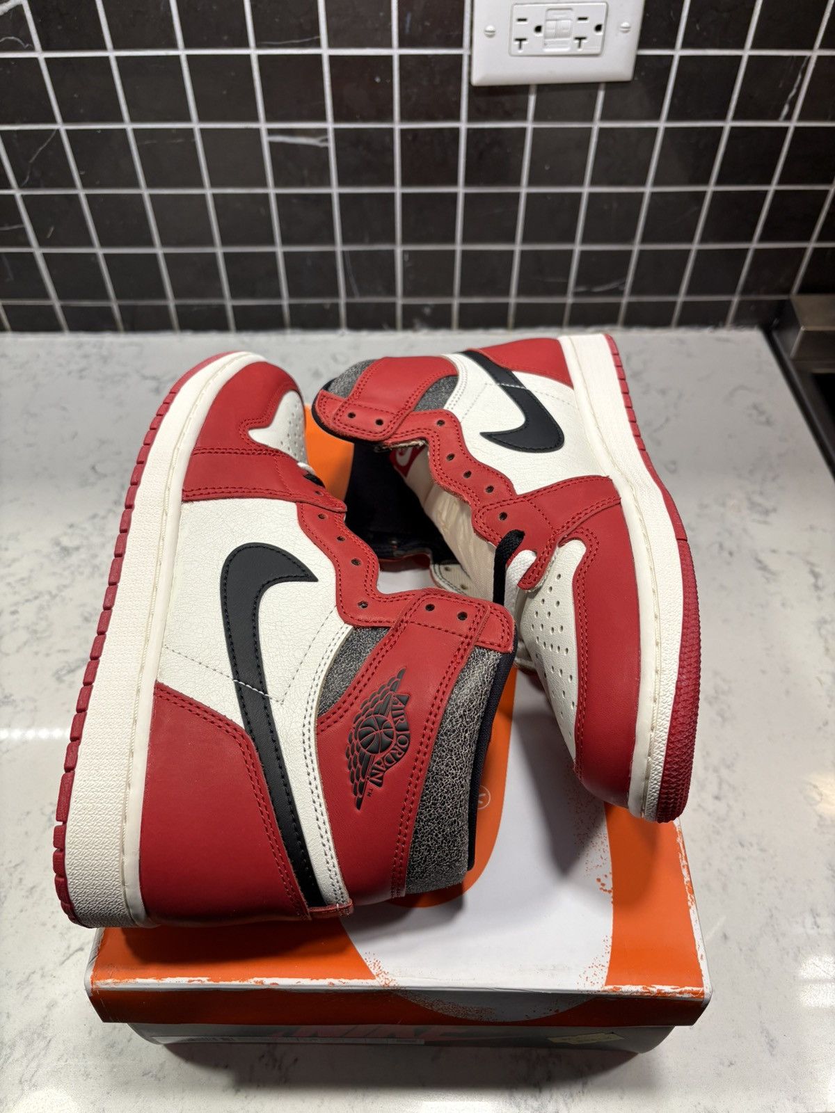 Nike Jordan 1 High Chicago Lost & Found Size US 10.5 / EU 43-44 - 5 Thumbnail