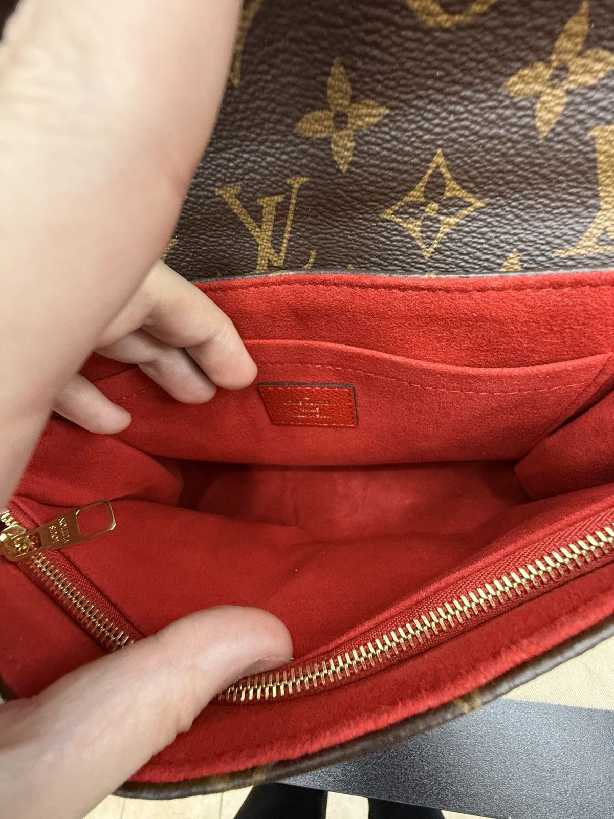 Louis Vuitton Louis Vuitton Saint Placide Shoulder Bag Size ONE SIZE - 18 Thumbnail