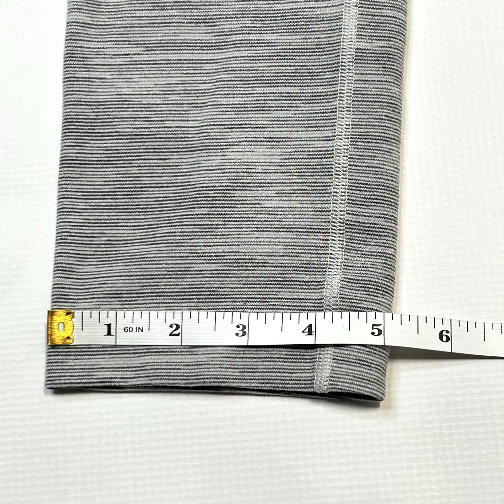 Lululemon Lululemon Wunder Under High Rise Crop Leggings Gray Striped Size 6 Womens Athletic Activewear Slim Ankle Size 28" / US 6 / IT 42 - 6 Thumbnail