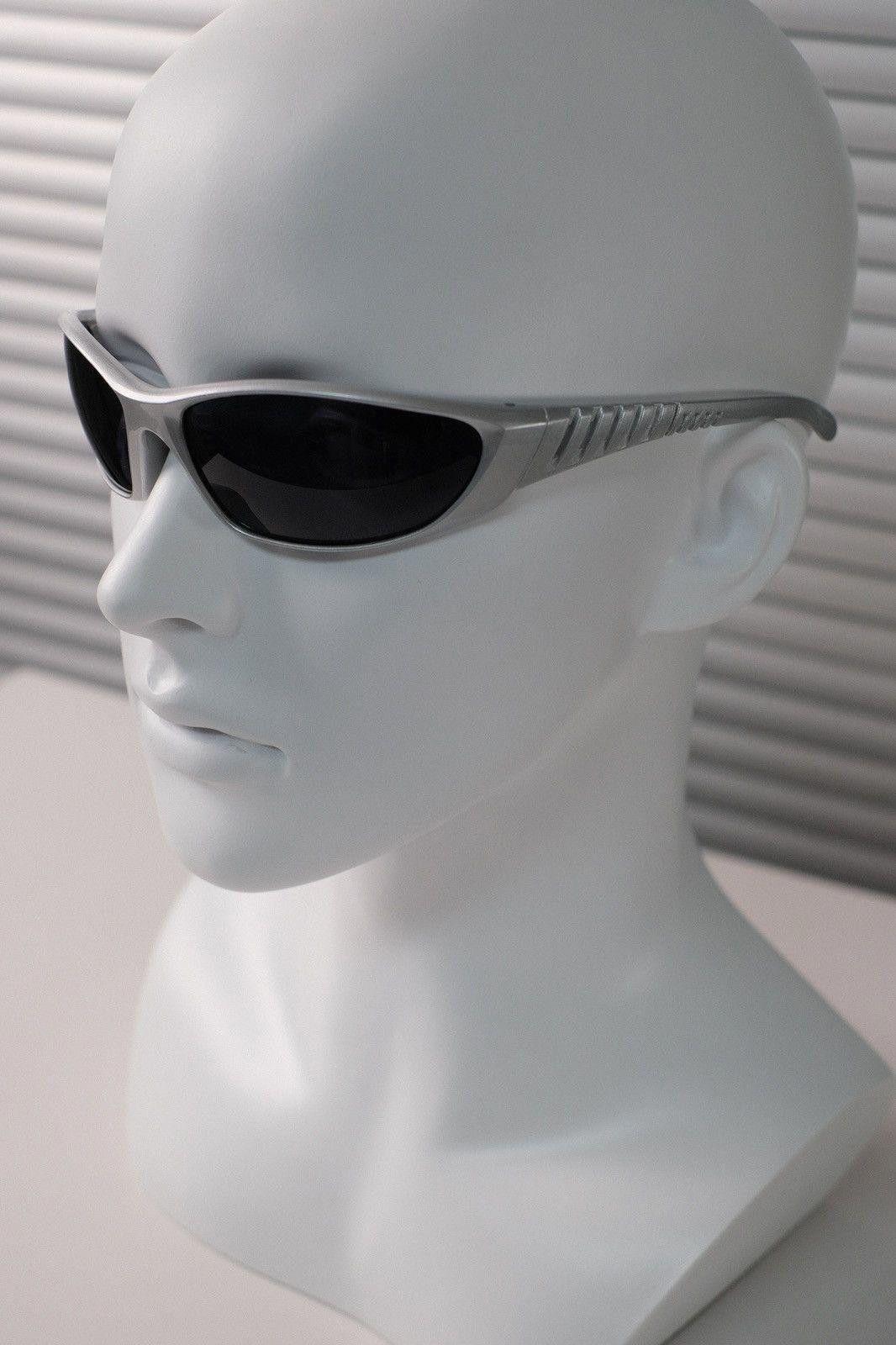 Japanese Brand Vtg Y2k Avant Garde Futuristic Sunglasses Sliver Unisex OS Size ONE SIZE - 3 Thumbnail