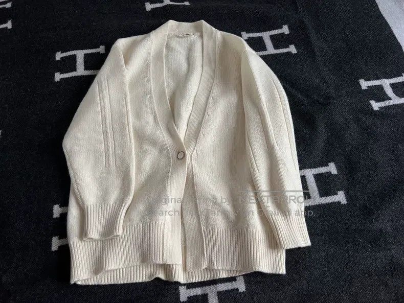Hermes Hermes Open cardigan pure cashmere, white sweater Size XS / US 0-2 / IT 36-38 - 1 Thumbnail