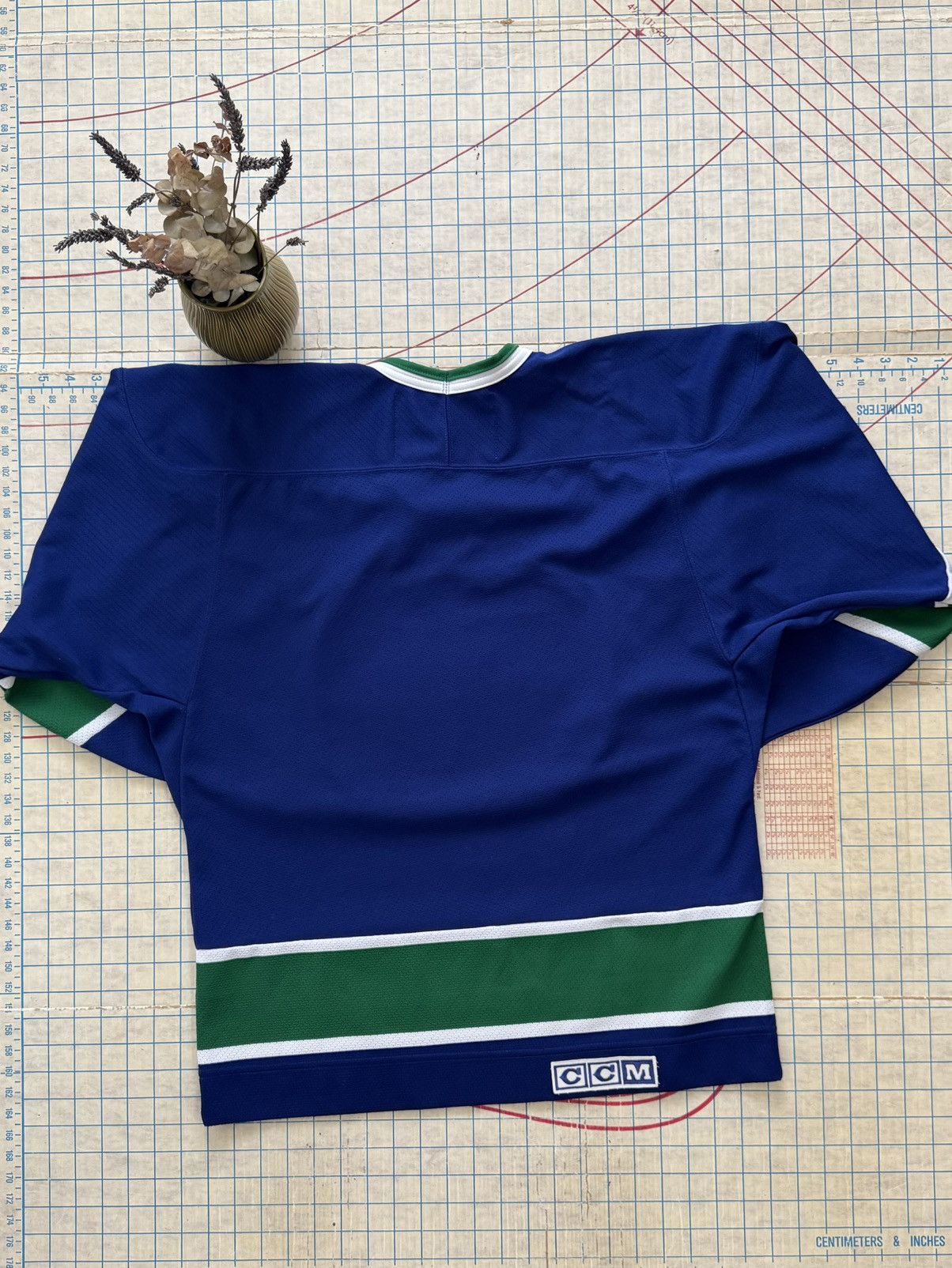 Ccm × NHL CCM Vancouver Canucks Vtg Stick Logo Jersey Blue Size Small Size US S / EU 44-46 / 1 - 8 Thumbnail