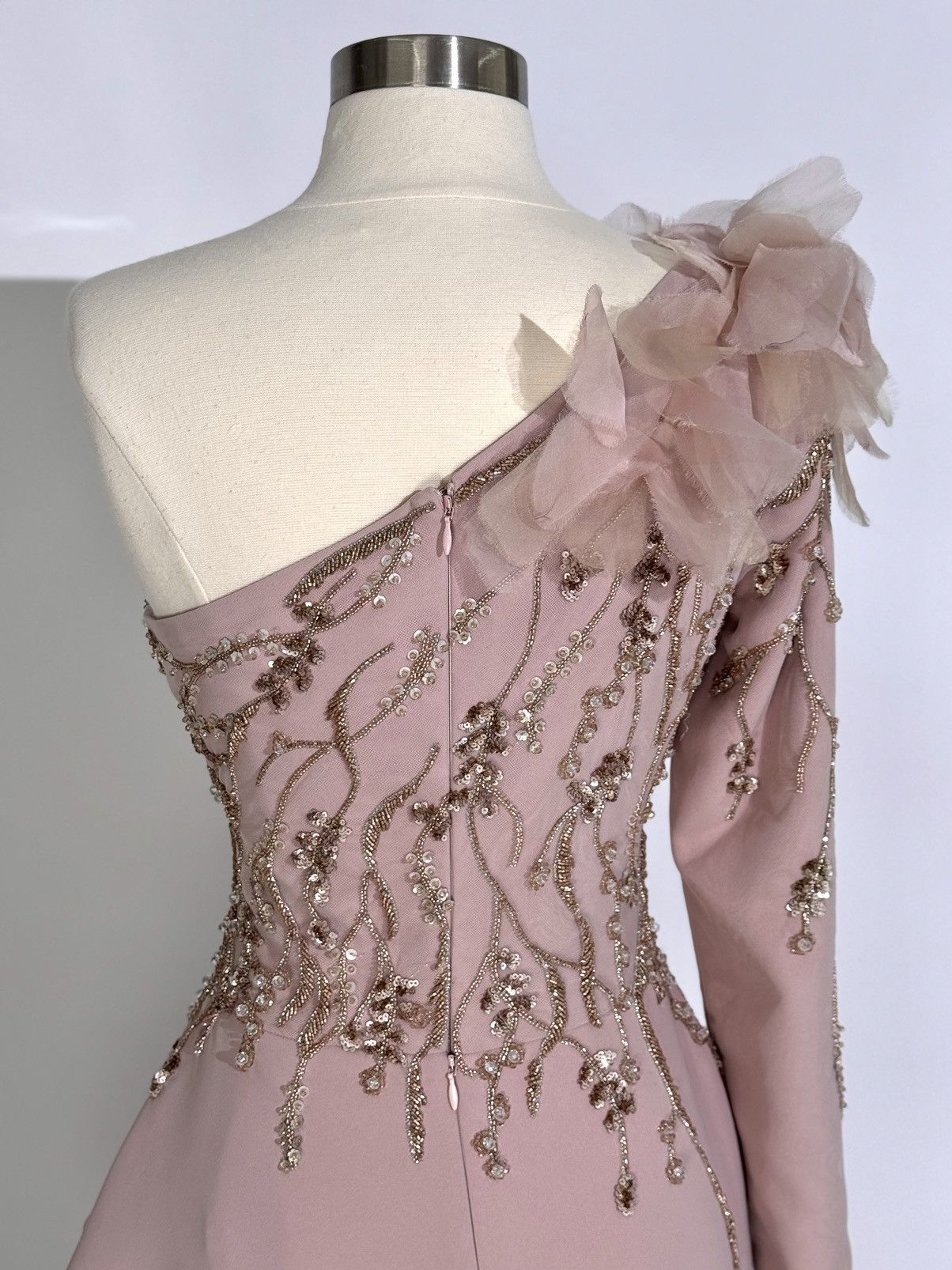 Other Brand New US 6 Tony Ward One Shoulder Gown with Gold Beading Size M / US 6-8 / IT 42-44 - 7 Thumbnail