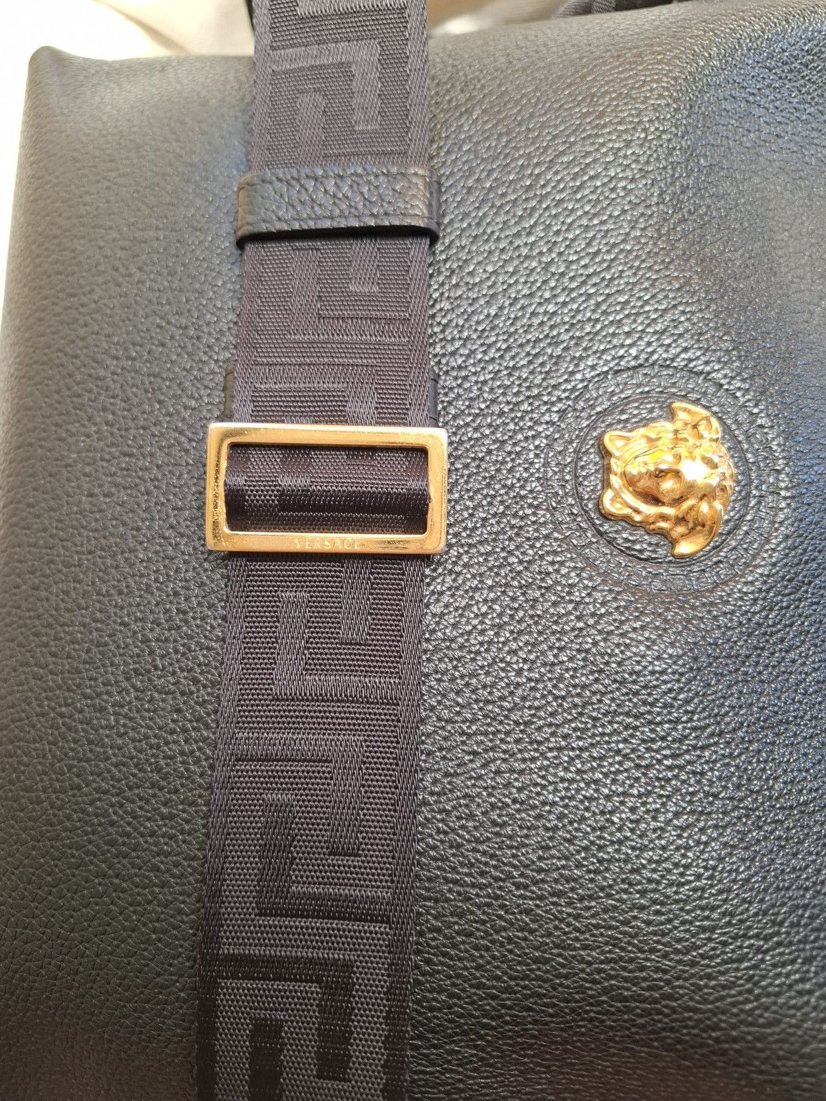 Versace Versace Logo-Detailed Leather Messenger Bag Black Size ONE SIZE - 2 Thumbnail