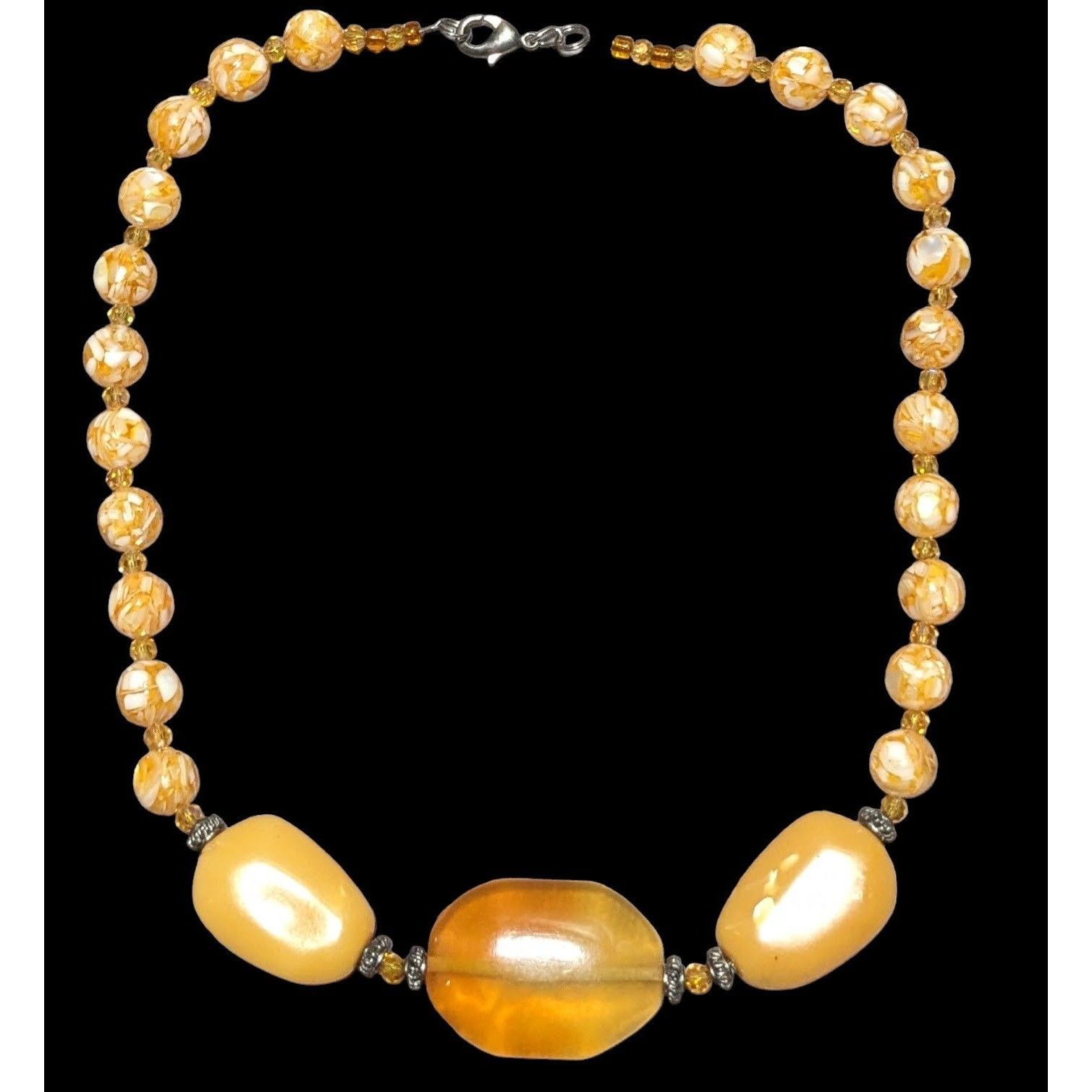 Other Retro Orange Cream Chunky Beaded Necklace Size ONE SIZE - 1 Thumbnail