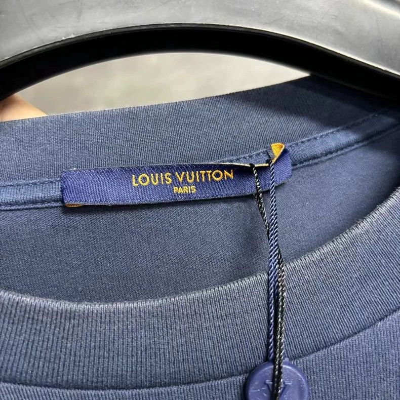 Louis Vuitton Louis Vuitton Dark blue gradient full print logo short slee Size US XL / EU 56 / 4 - 3 Thumbnail