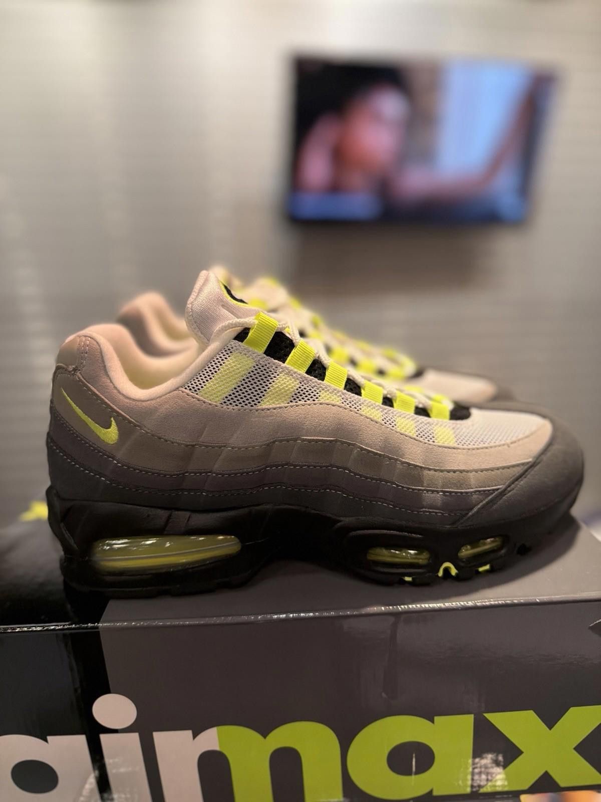 Nike Size 9 - Nike Air Max 95 OG 2025/2026 Neon (HM4740 001) Size US 9 / EU 42 - 1 Thumbnail
