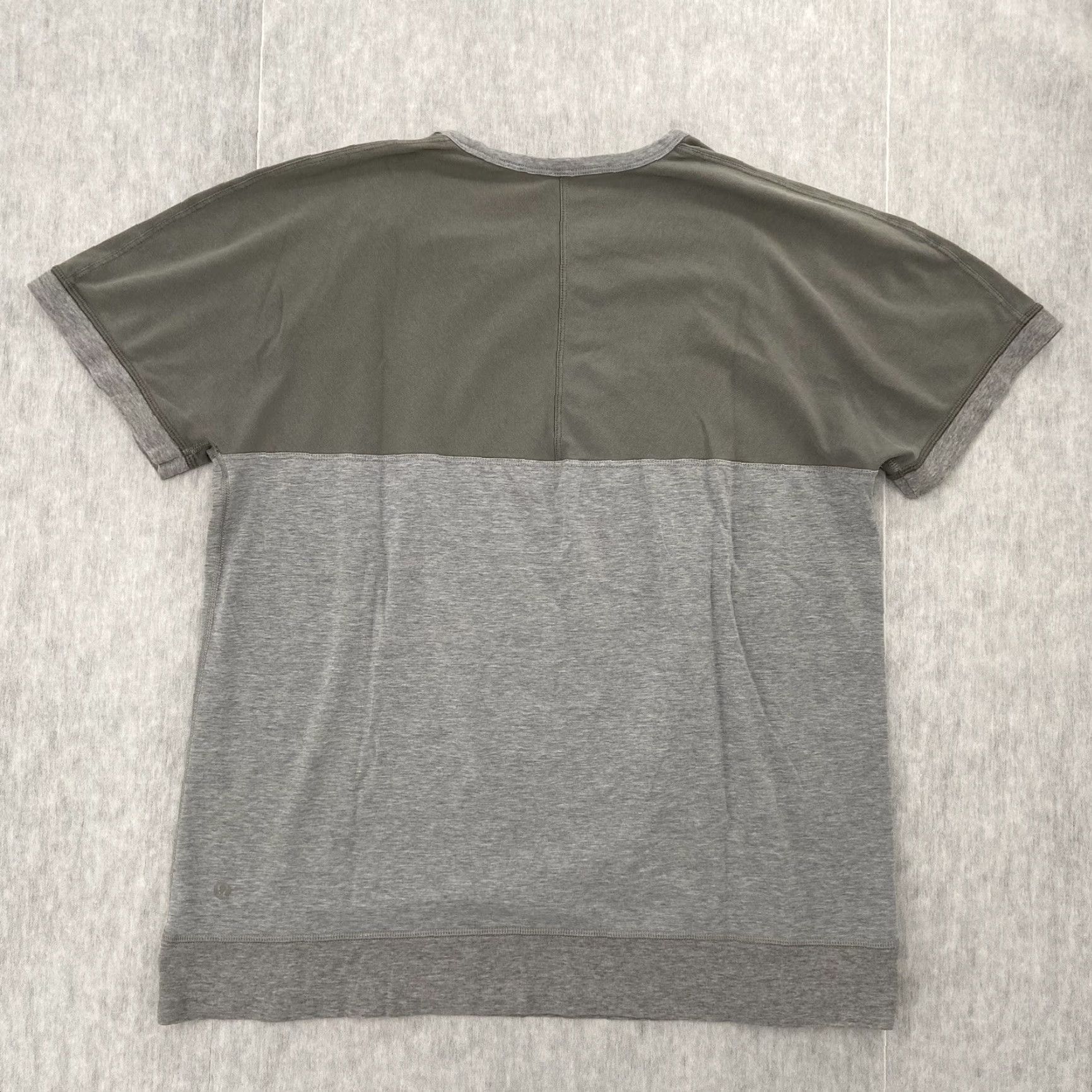 Lululemon Lululemon Mens Everyday Shirt Adult Large Gray Crew Neck Short Sleeve Logo Athletic Tee - Preowned Size US L / EU 52-54 / 3 - 2 Thumbnail