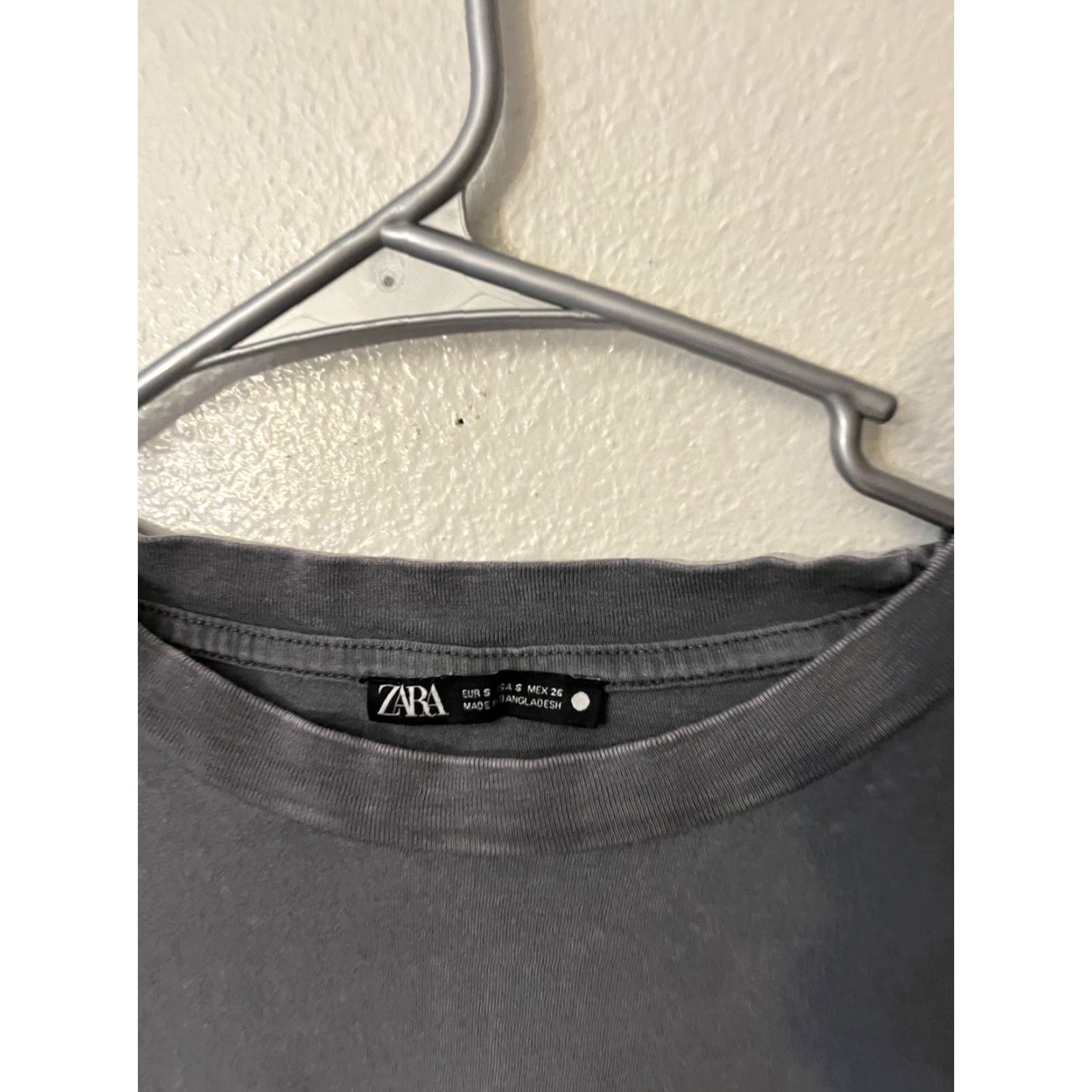 Zara Zara T Shirt Women’s Size Small Regular Cotton Gray Solid Crew Neck Short Sleeve Casual Vintage Art Style Basic Mens Womens Girls Boys Size S / US 4 / IT 40 - 2 Thumbnail