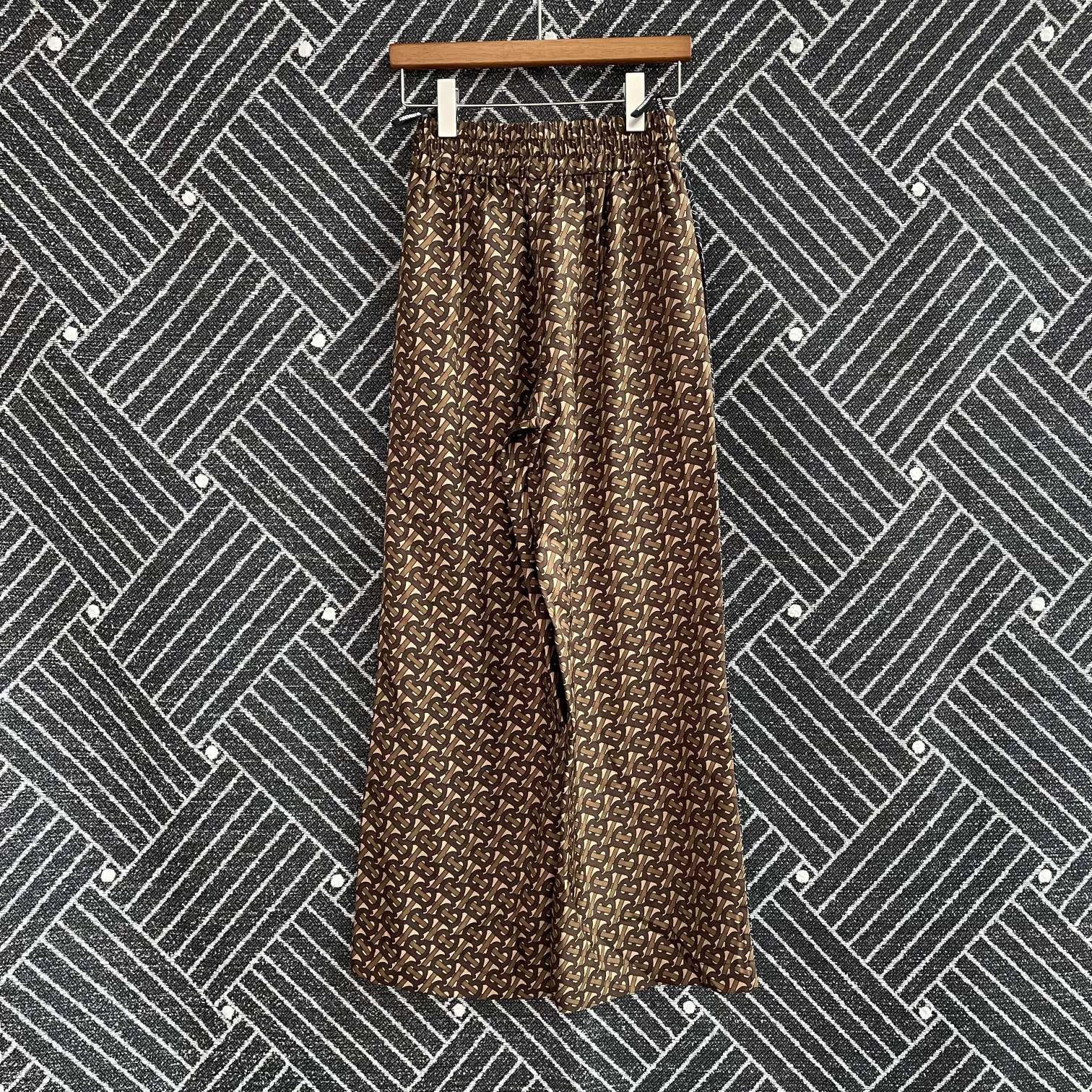Burberry 99 New Burberry women's brown silk wideleg S monogram Size 26" / US 2 / IT 38 - 2 Thumbnail