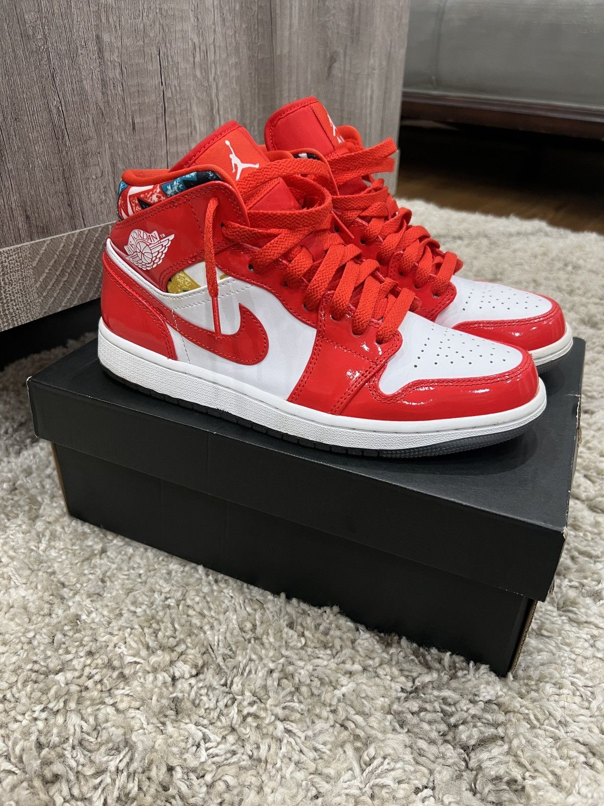 Jordan Brand Air Jordan 1 MID SE Size US 7 / IT 37 - 4 Thumbnail