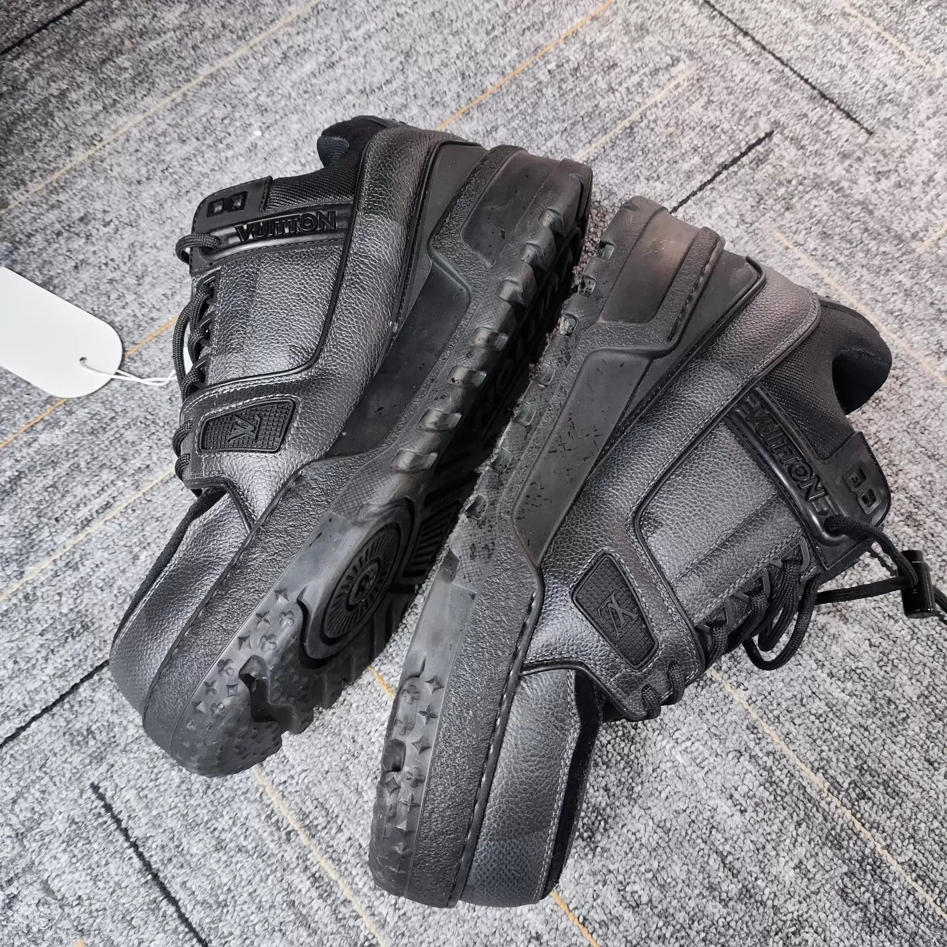 Louis Vuitton LV Low-Top Sneakers Puff Black Size 6 Size US 6 / EU 39 - 3 Thumbnail