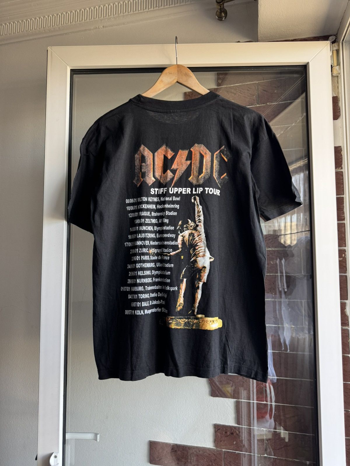 Band Tees Vintage AC/DC TOUR 00’s Tshirt Size US L / EU 52-54 / 3 - 7 Thumbnail