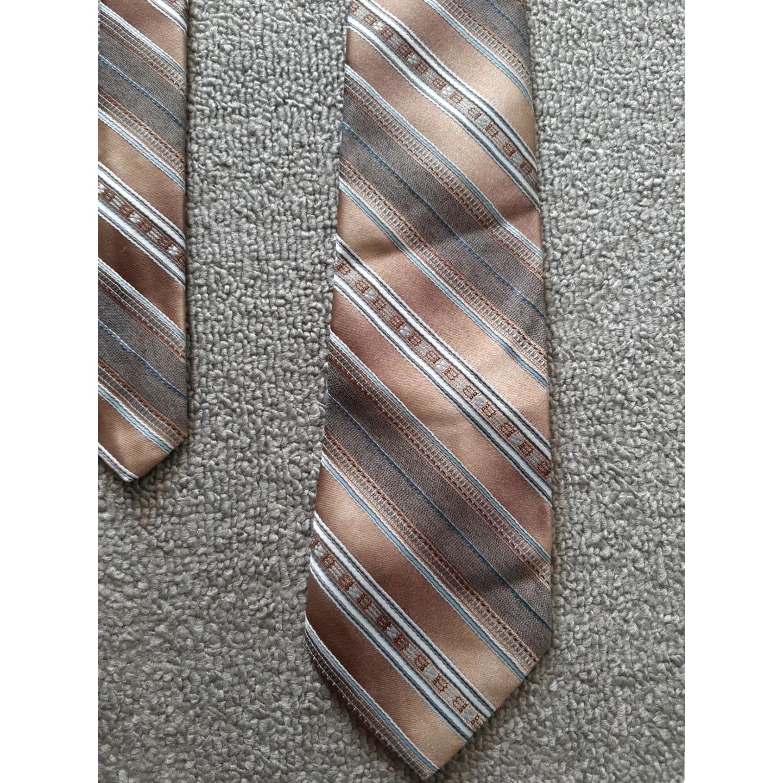 Vintage BRUT Tan NECKTIE Striped Tie Mens Adult Brown Tie Neckwear Size ONE SIZE - 2 Thumbnail