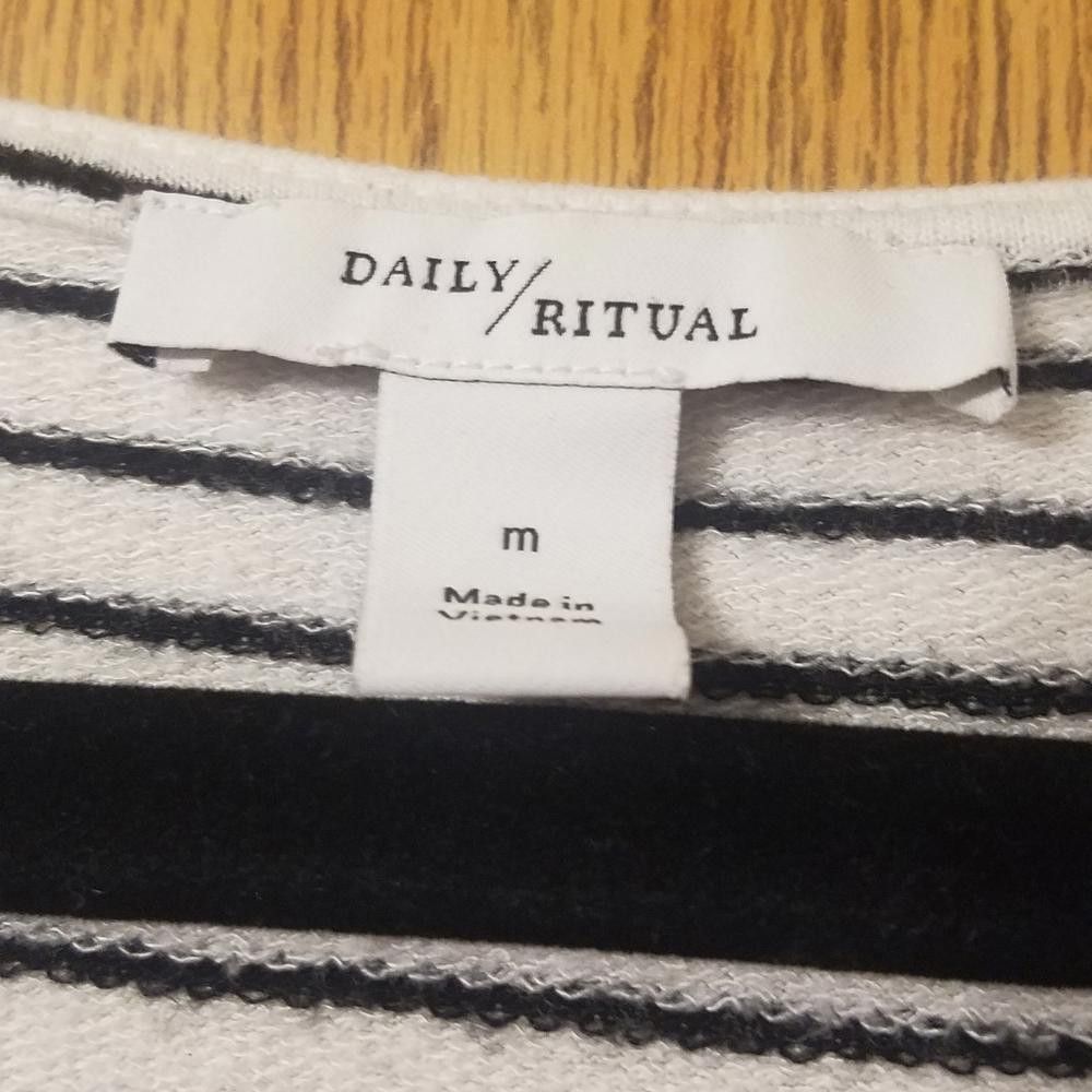 Designer Daily Ritual Cover Up Size Medium Size M / US 6-8 / IT 42-44 - 3 Thumbnail