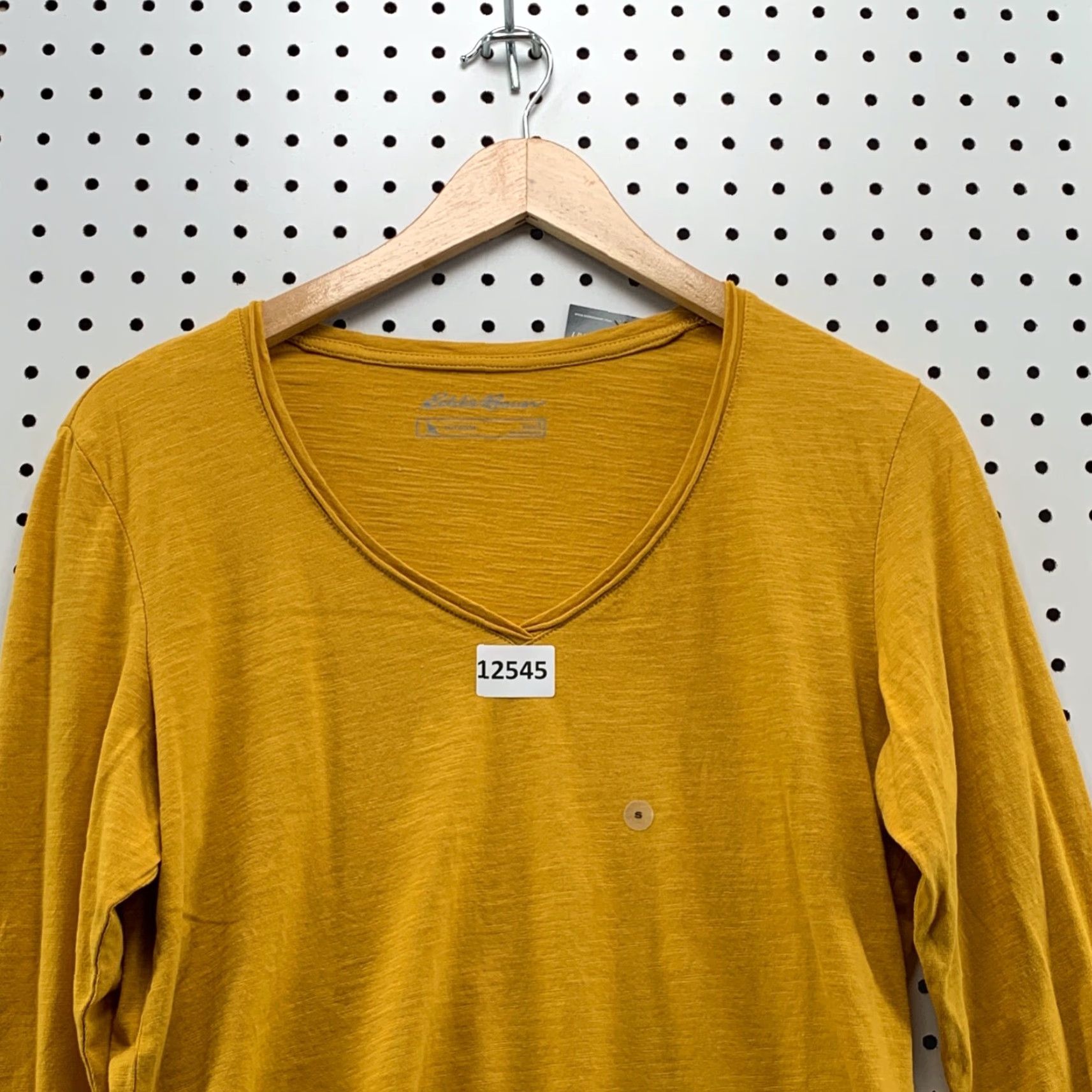 Eddie Bauer Eddie Bauer Womens Lightweight Tan V-Neck Blouse NWT Size Womens Small Crewneck Shirt Size S / US 4 / IT 40 - 6 Thumbnail
