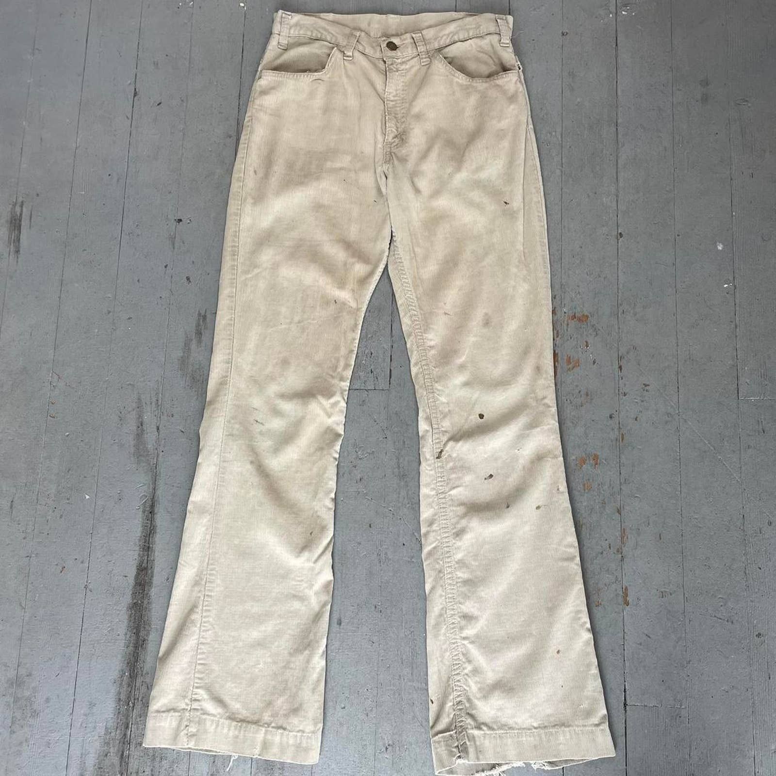 30x33 levi big e white