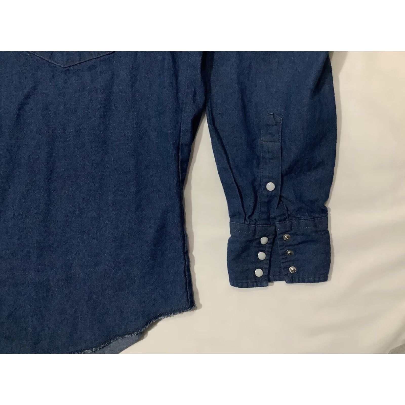 Wrangler VINTAGE Wrangler Shirt Mens Large Blue Denim Western Pearl Snap Long Sleeve Cowboy Mens Regular Blue Denim Pearl Snap Long Sleeve Western Cowboy Shirt Size US L / EU 52-54 / 3 - 5 Thumbnail