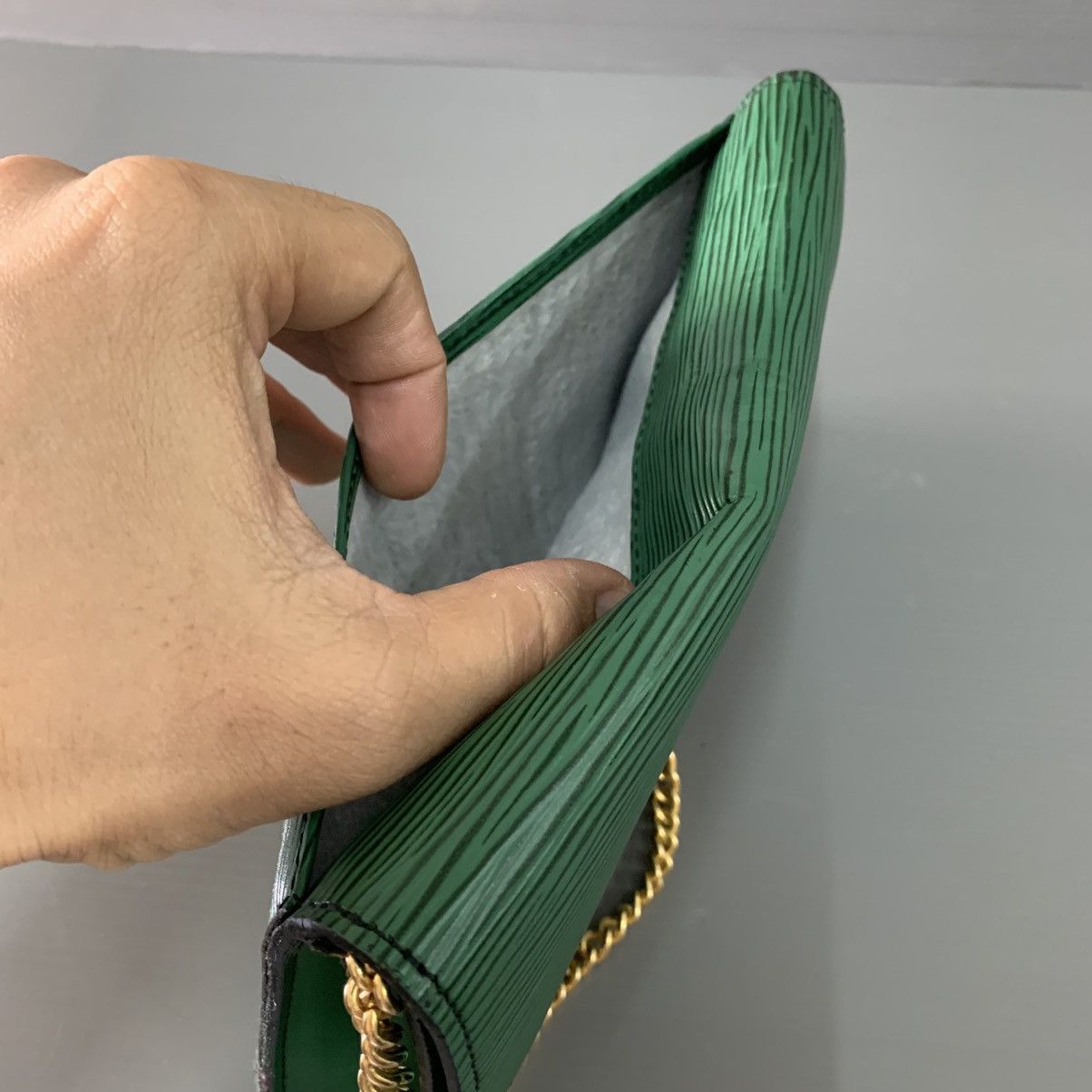 Louis Vuitton Louis Vuitton Epi Leather Pochette Bag Size ONE SIZE - 9 Thumbnail