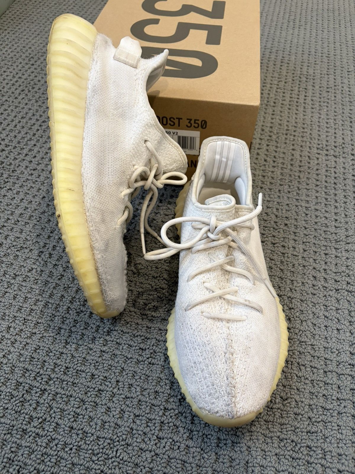 Yeezy Yeezy 350 v2 in Triple White. Excellent Size US 10.5 / EU 43-44 - 2 Thumbnail