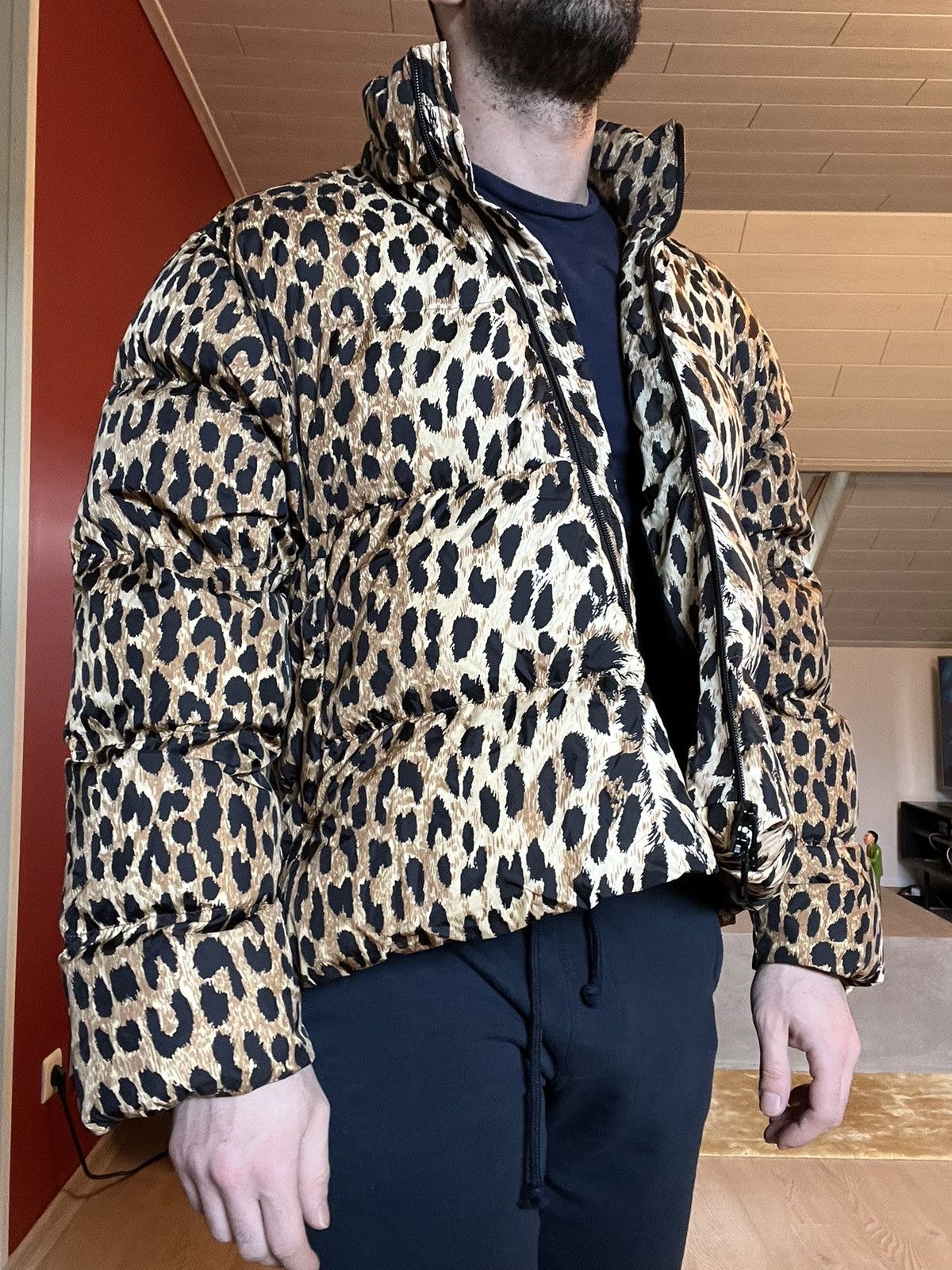 Balenciaga 🐆 REMOVING SOON🐆 FW19 balenciaga puffer c shape leopard Size US S / EU 44-46 / 1 - 9 Thumbnail