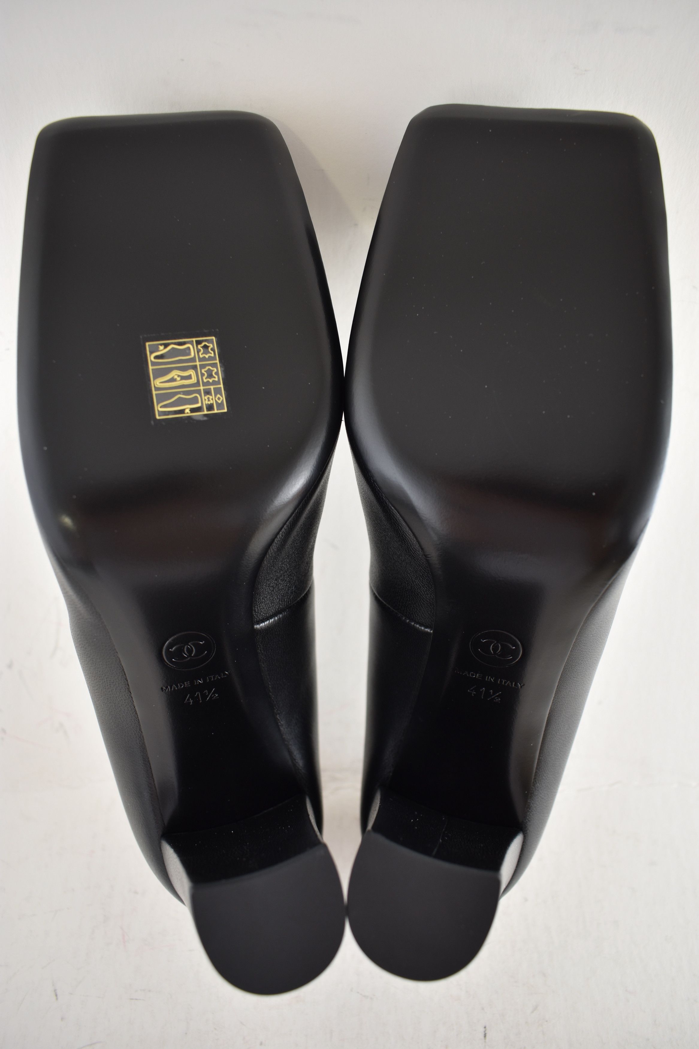 Chanel 26S Blazy White Square Toe Turnlock CC Block Heel Pump 41.5 Size US 11.5 / IT 41.5 - 22 Thumbnail