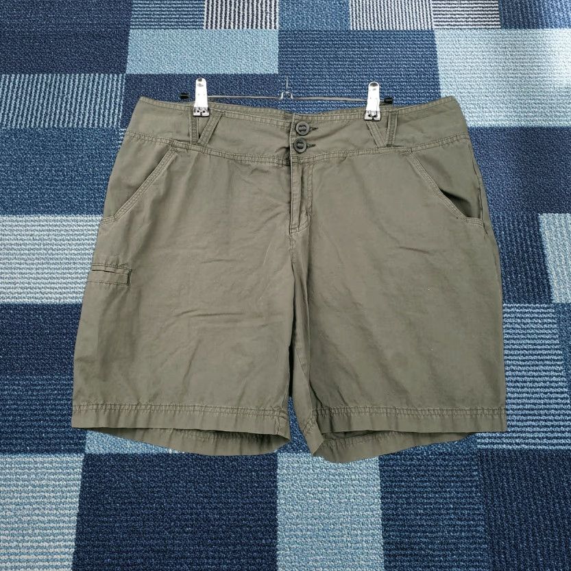 Vintage Columbia Shorts Womens 16 Green Mid Rise Cargo Flat Front Zip Fly Casual Outdoor Size 38" / US 16 / IT 52 - 1 Thumbnail