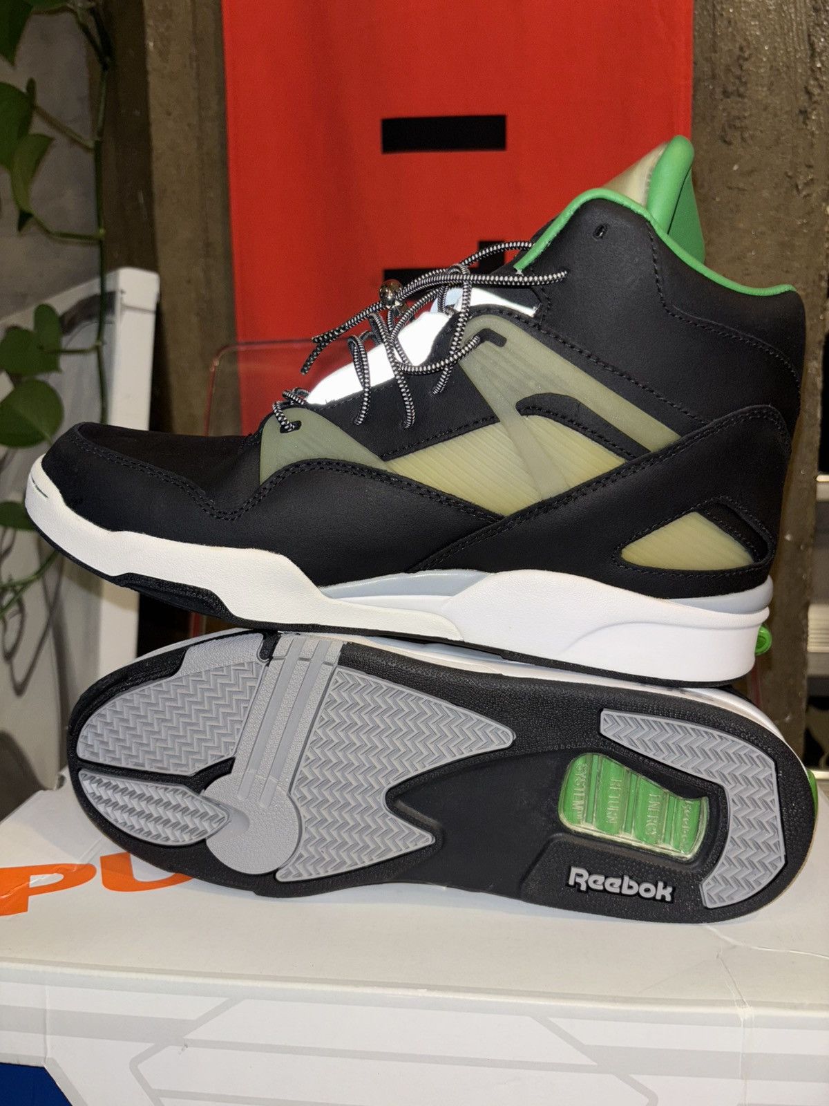 Reebok REEBOK PUMP OMNI ZONE LT SOLEBOX Size US 10 / EU 43 - 11 Thumbnail