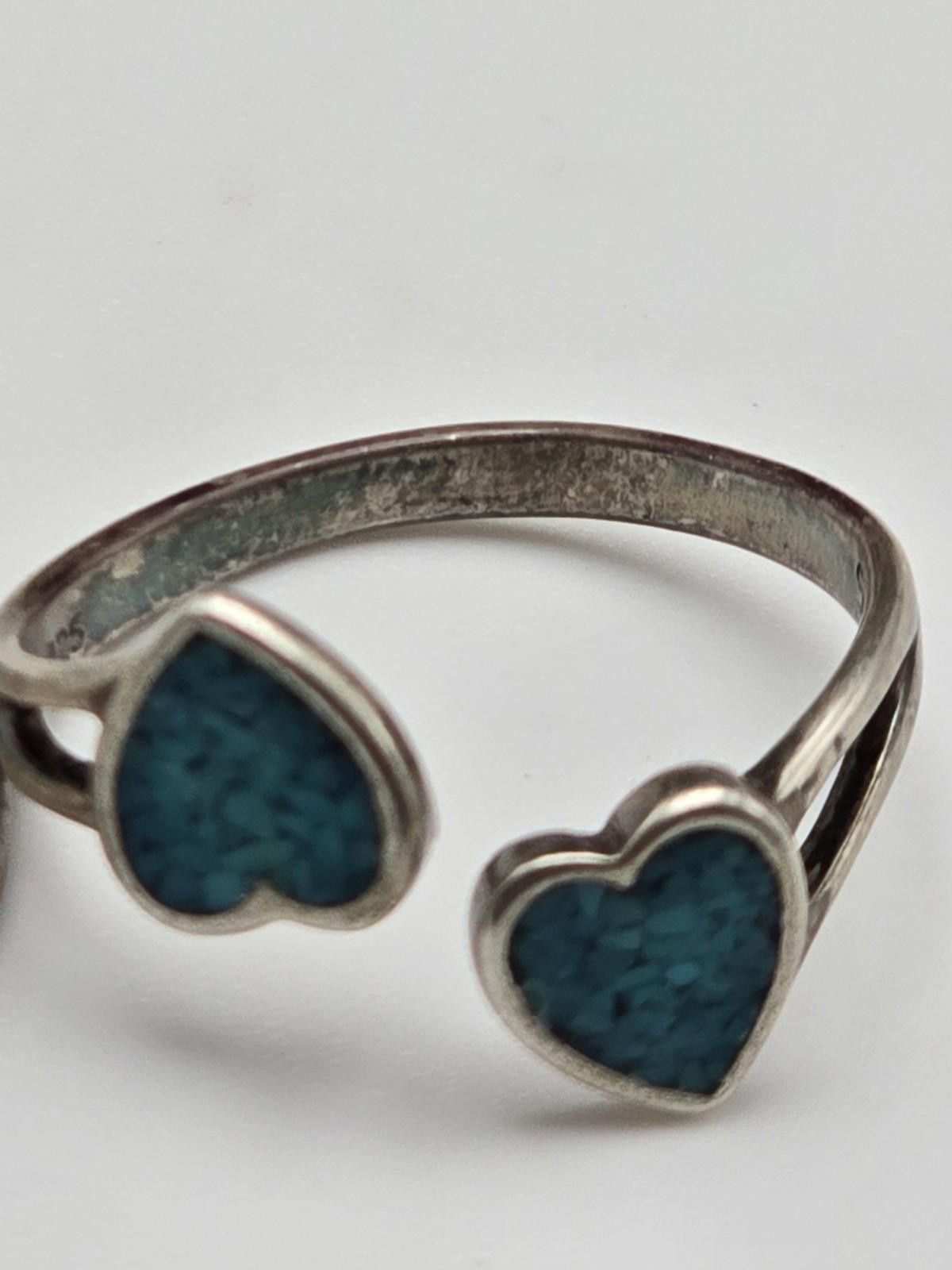Other Sterling Silver Ring Sz 8 Turquoise Chip Inlay Double Heart Size ONE SIZE - 1 Thumbnail