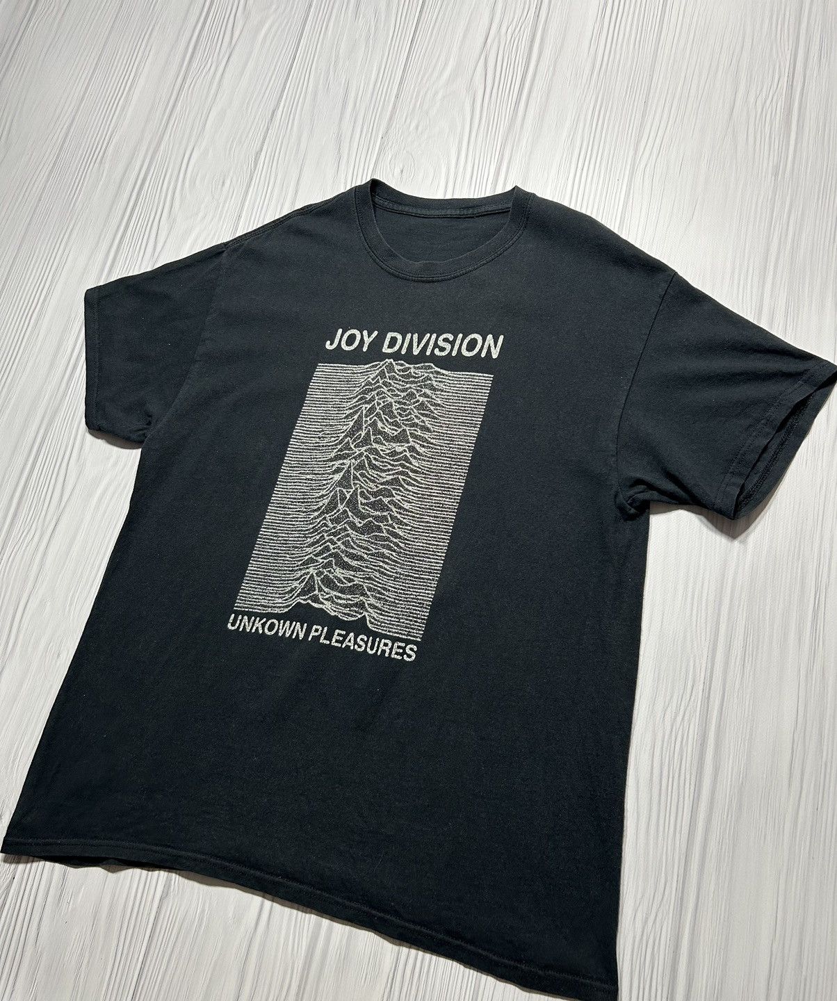 Band Tees Vintage Y2K Joy Division Unknown Pleasures T-Shirt Size US L / EU 52-54 / 3 - 2 Thumbnail
