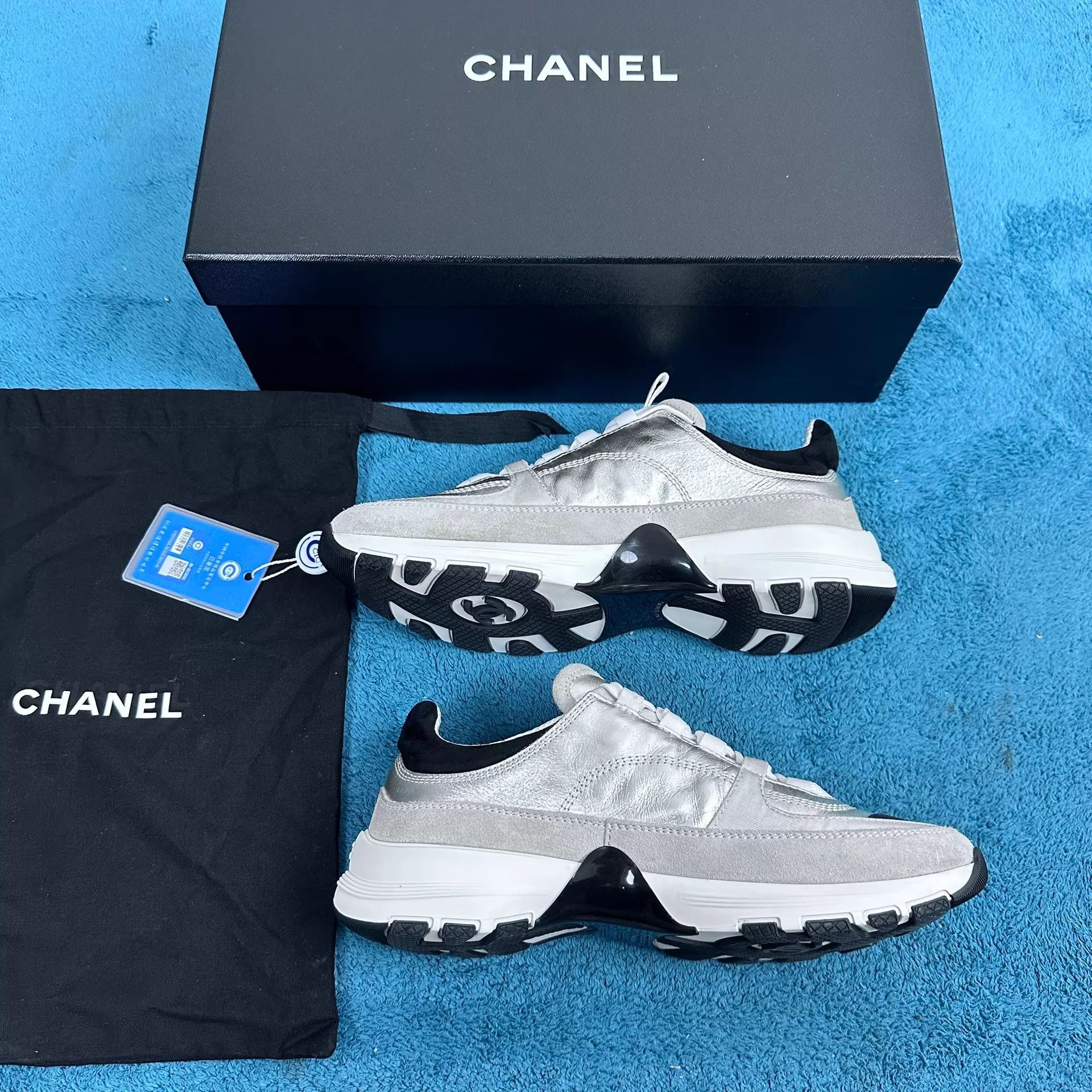 Chanel Chanel 25A Calfskin Low-Top Sneaker Light Gold 38 Size US 7.5 / IT 37.5 - 3 Thumbnail