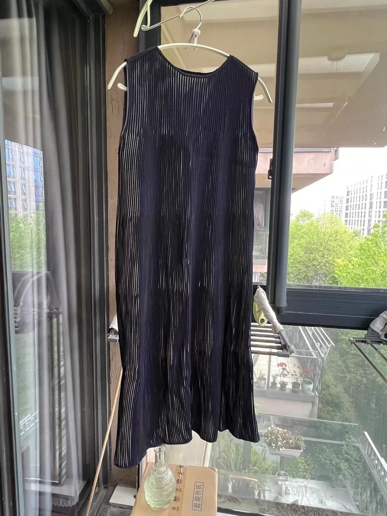Issey Miyake Issey Miyake size:one size Black pleated dress Size XS / US 0-2 / IT 36-38 - 1 Thumbnail