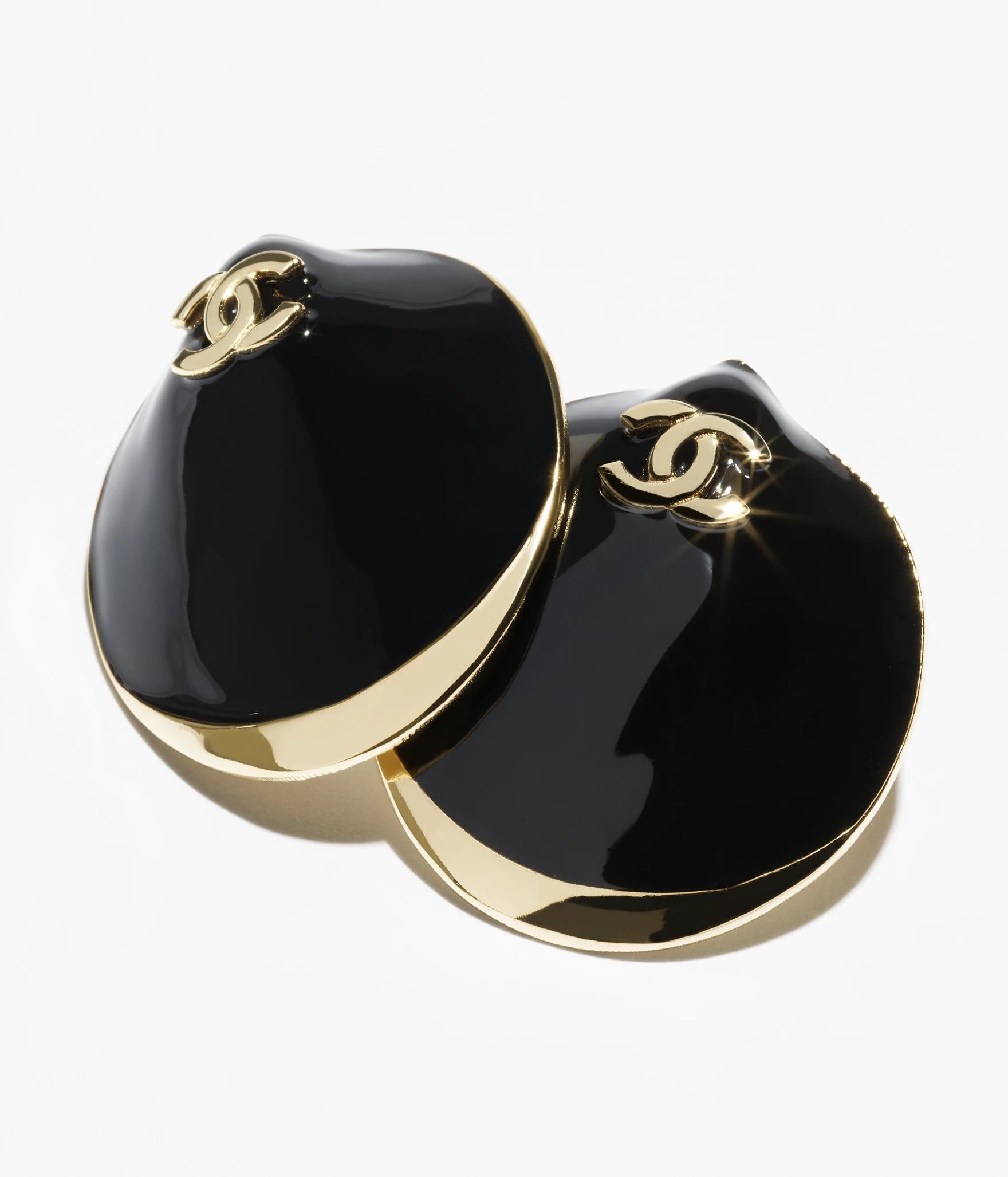 Chanel 26M Coco Beach Gold Shell Seashell CC Logo Dangle Earrings Size ONE SIZE - 4 Thumbnail