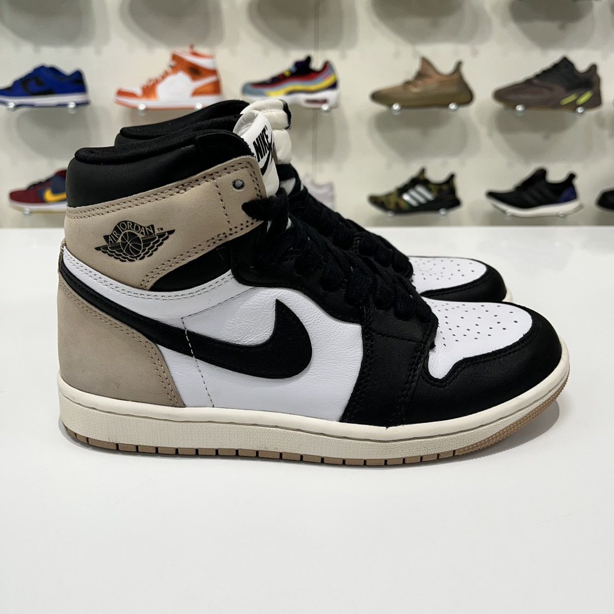 Nike Air Jordan 1 Retro High OG Latte (W) Size US 6.5 / IT 36.5 - 7 Thumbnail