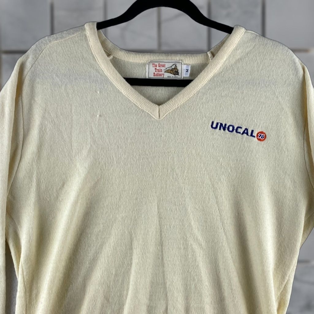 THE GREAT VINTAGE The Great Train Robbery Sweater Womens M Knit Pullover Long Sleeve V-Neck Beige 70s 80s Logo Accents Casual Size M / US 6-8 / IT 42-44 - 1 Thumbnail
