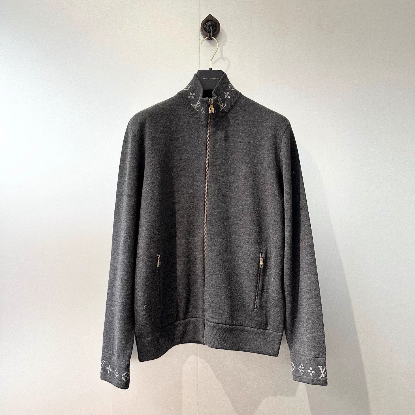 Louis Vuitton Louis Vuitton Gray Logo Zip Knit Jacket Size L Size US L / EU 52-54 / 3 - 2 Thumbnail