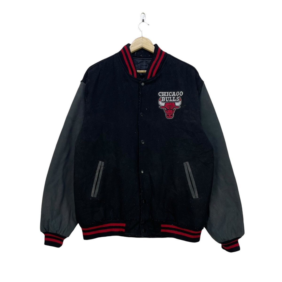 Japanese Brand × Vintage Vintage Japanese Brand Chicago Bulls Varsity Jacket Size US L / EU 52-54 / 3 - 2 Thumbnail