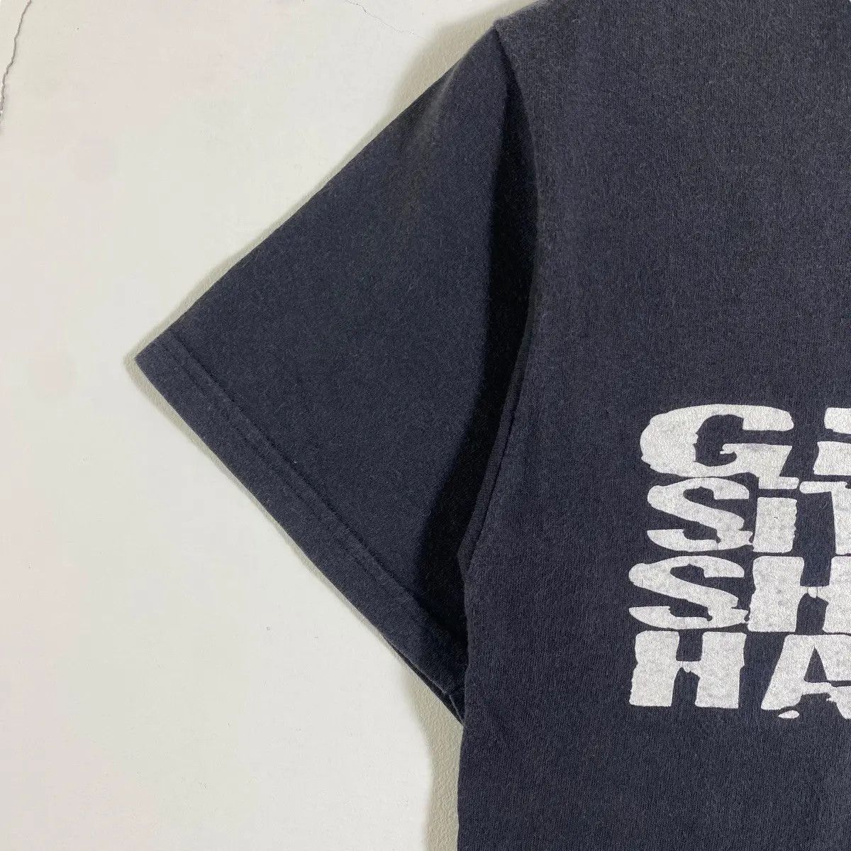Vintage Vintage 00's SLINGSHOT GUAM CREW Cartoon Graphic Tee Shirt Size US S / EU 44-46 / 1 - 5 Thumbnail